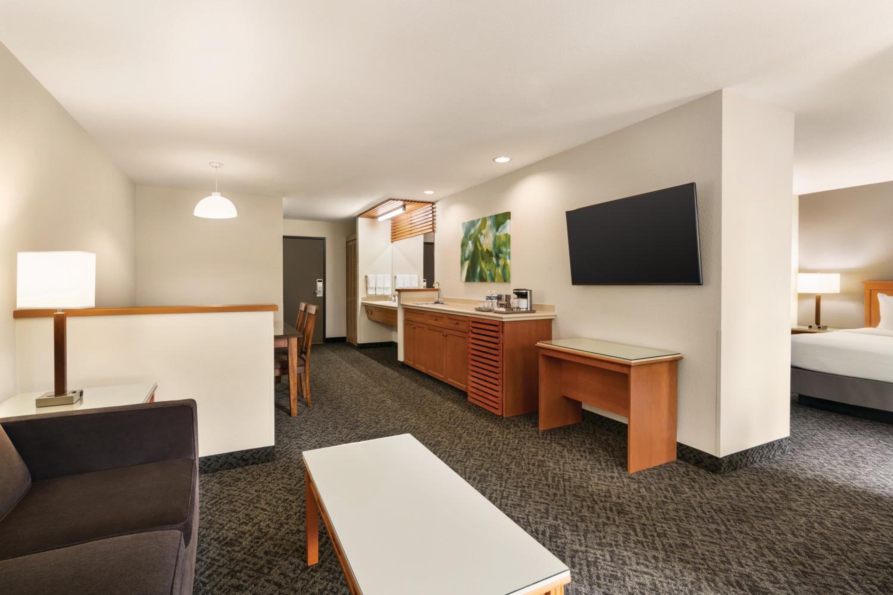 One-Bedroom King Suite - Non-Smoking