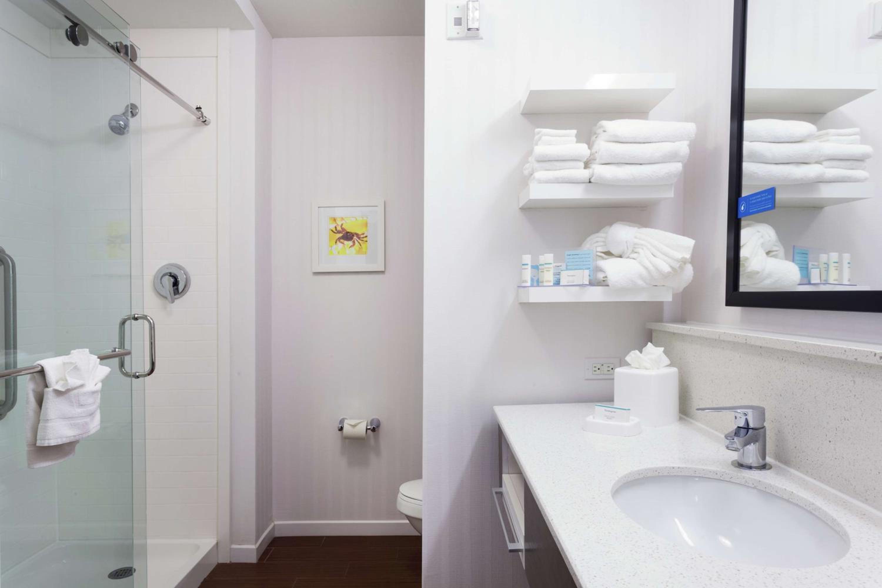 King Room with Accessible Tub - Mobility and Hearing Access/Non-Smoking