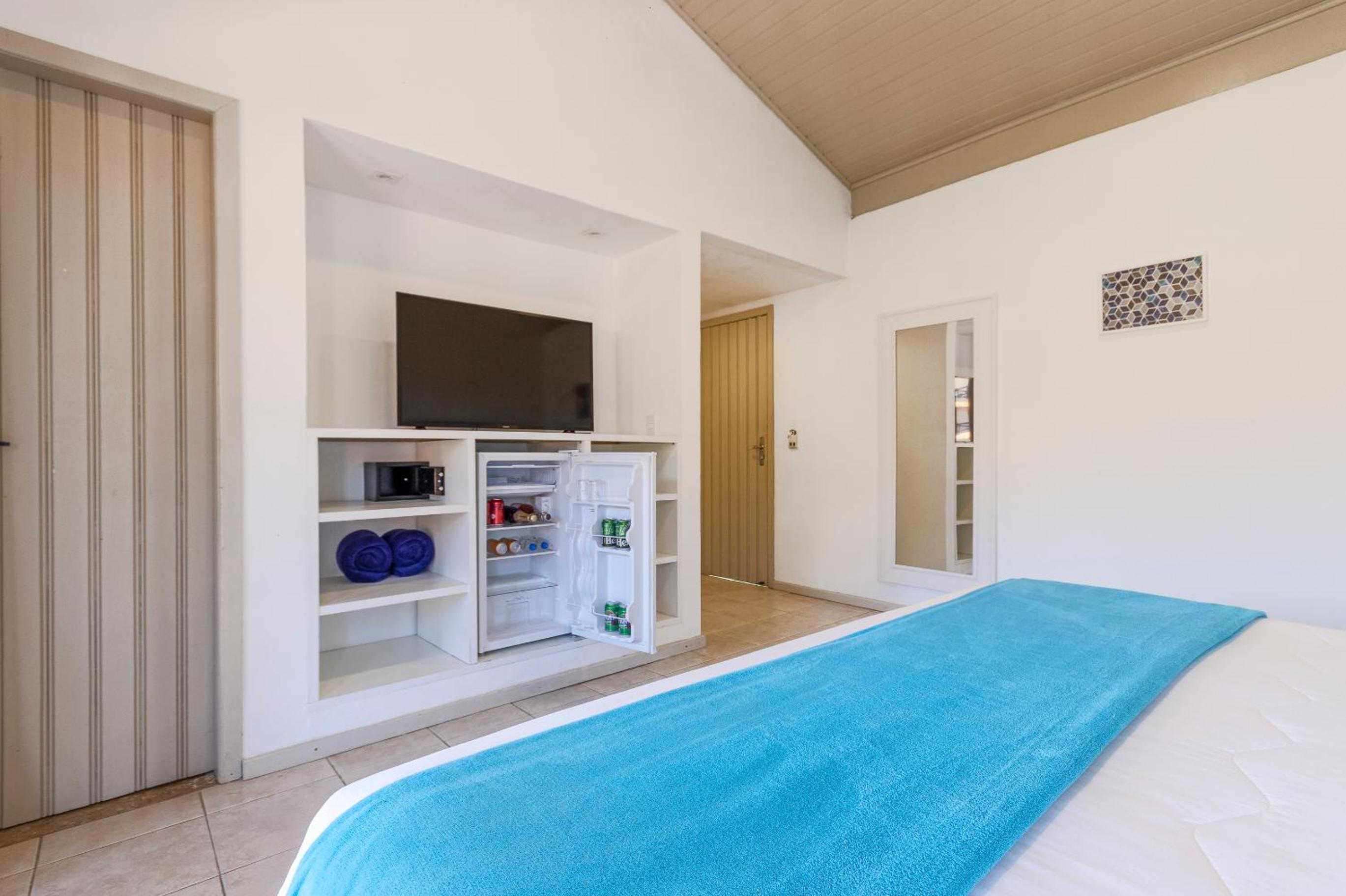 Double Room with Balcony and Sea View - Photo 2