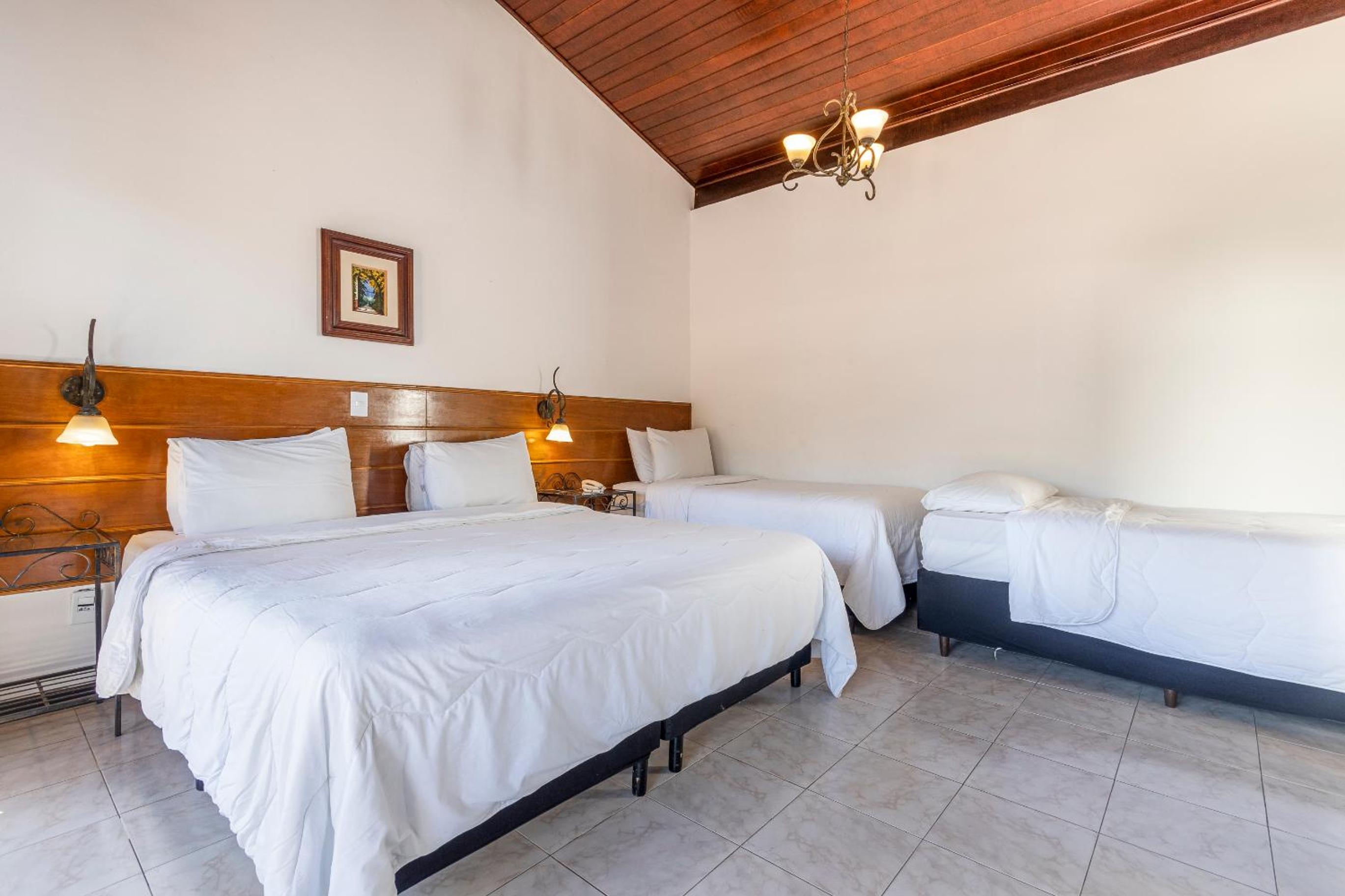 Quadruple Room - Photo 6