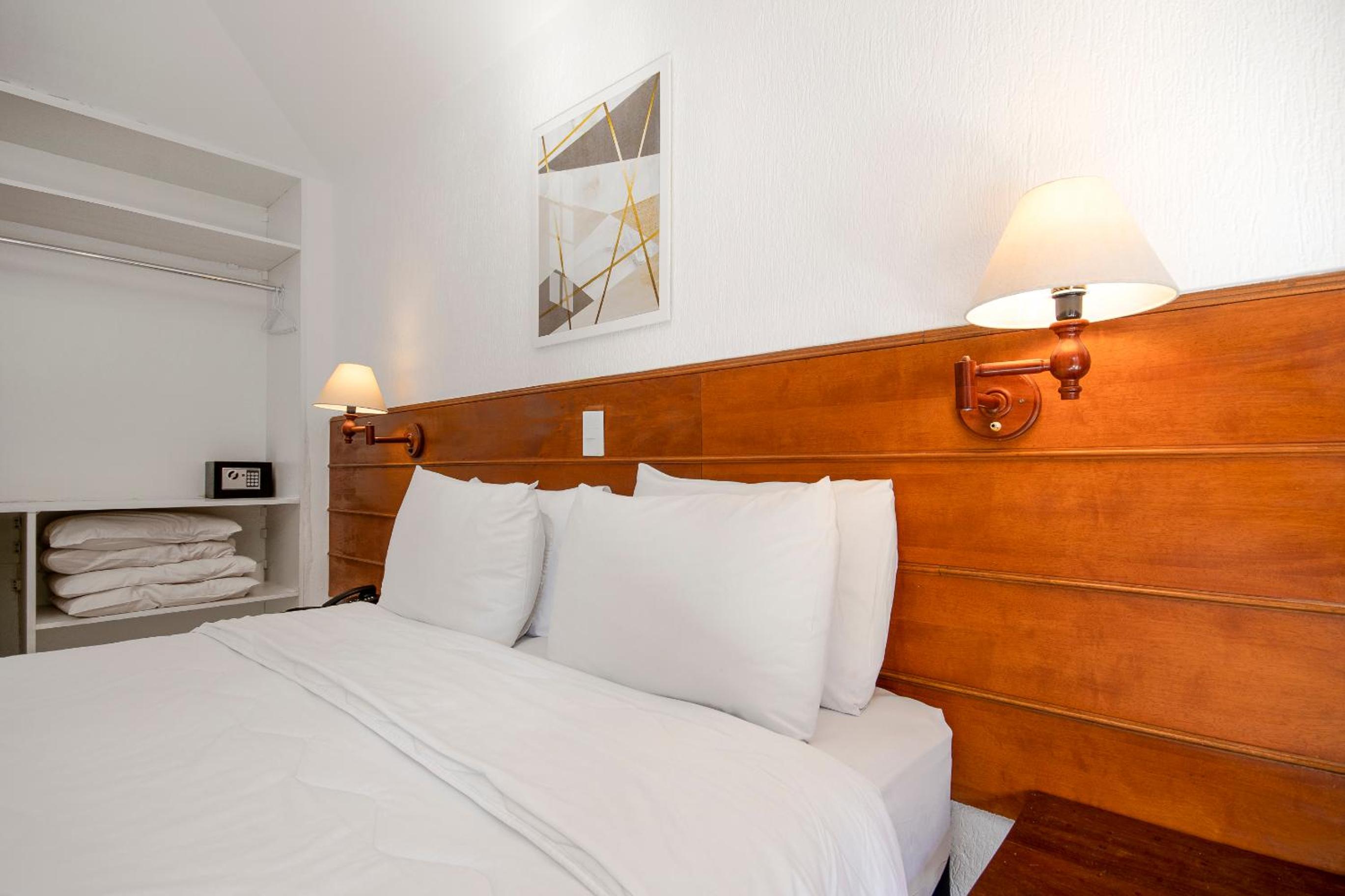 Standard Double Room - Photo 13