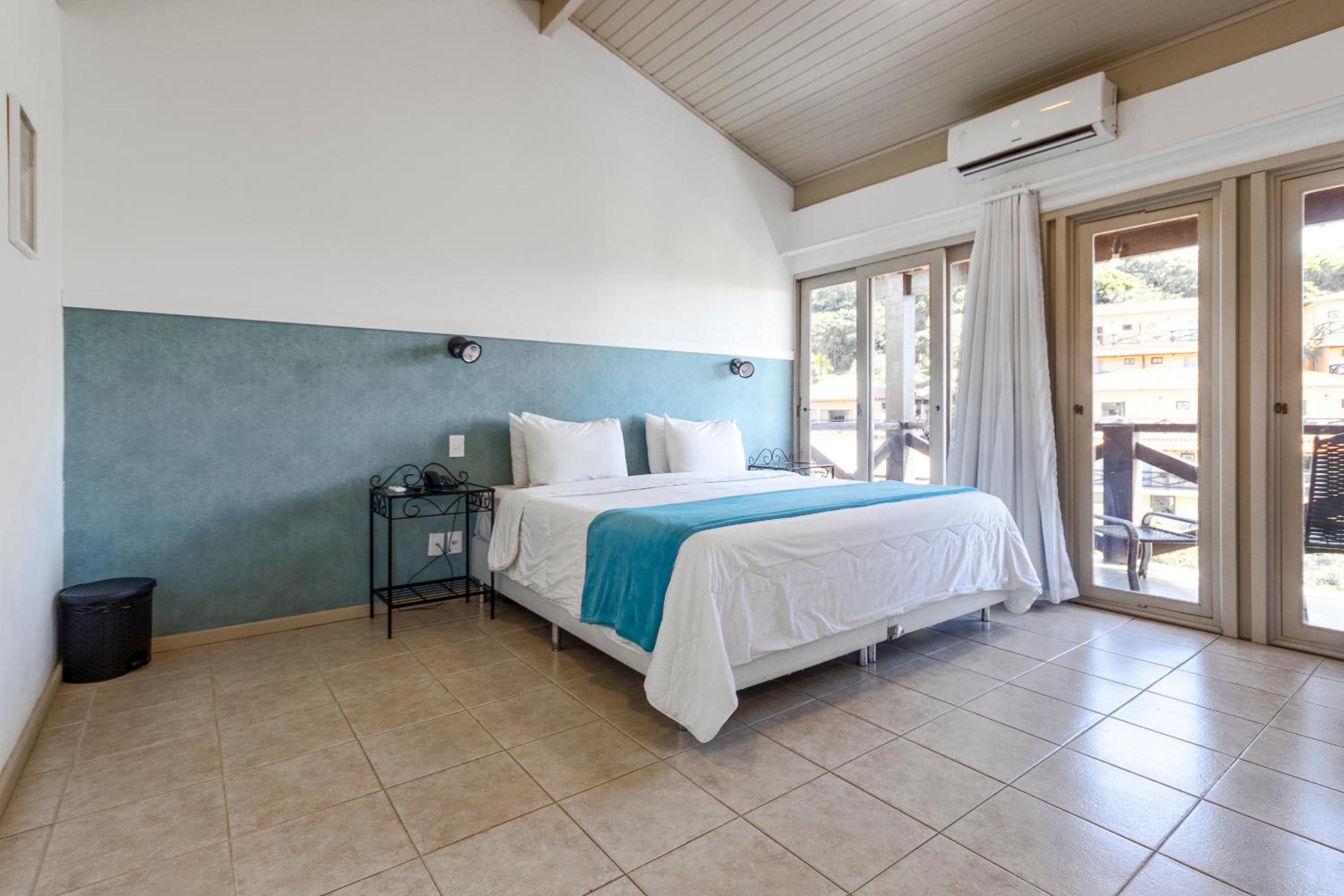 Double Room with Balcony and Sea View - Photo 12