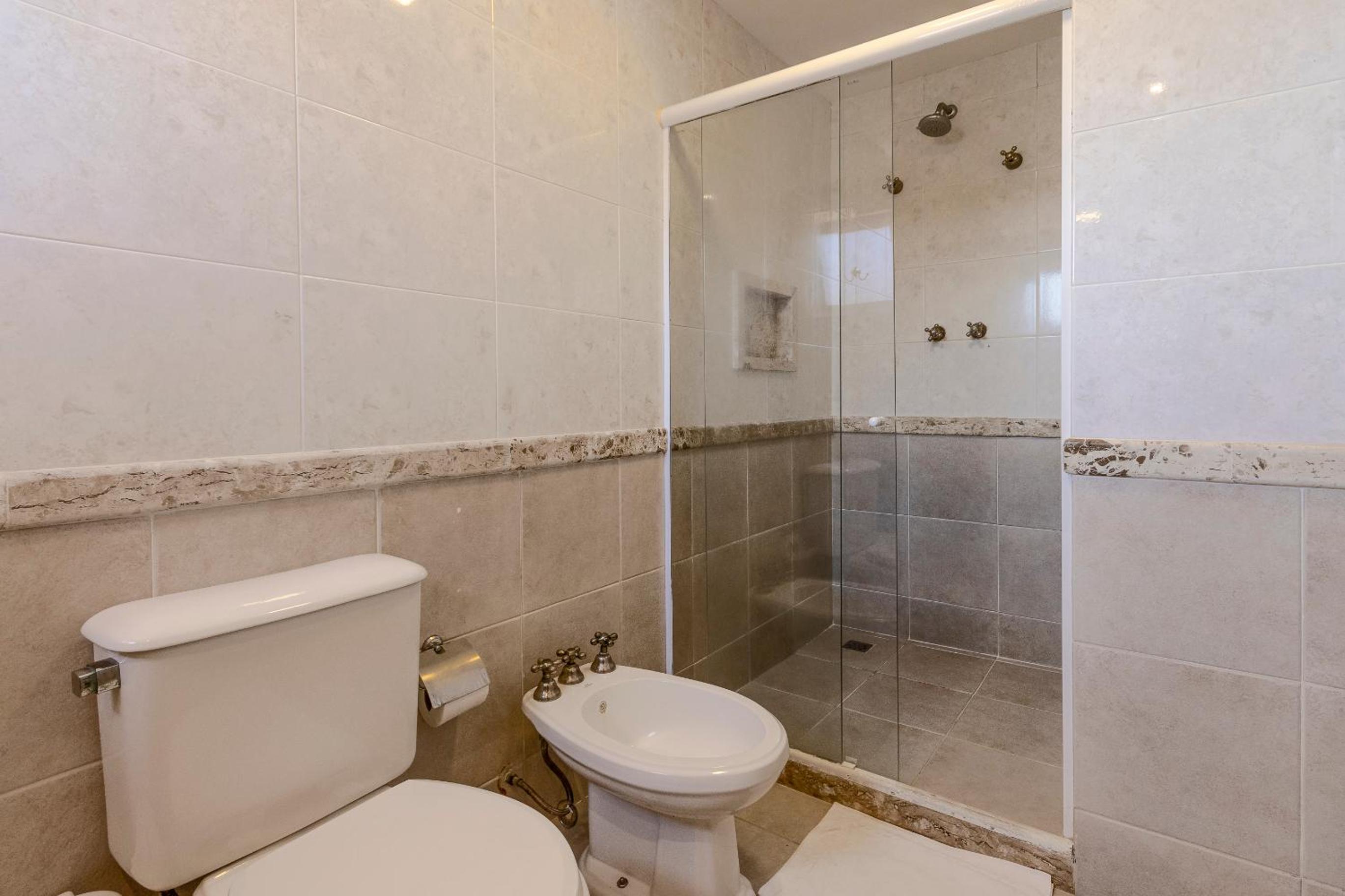 Standard Double Room - Photo 12