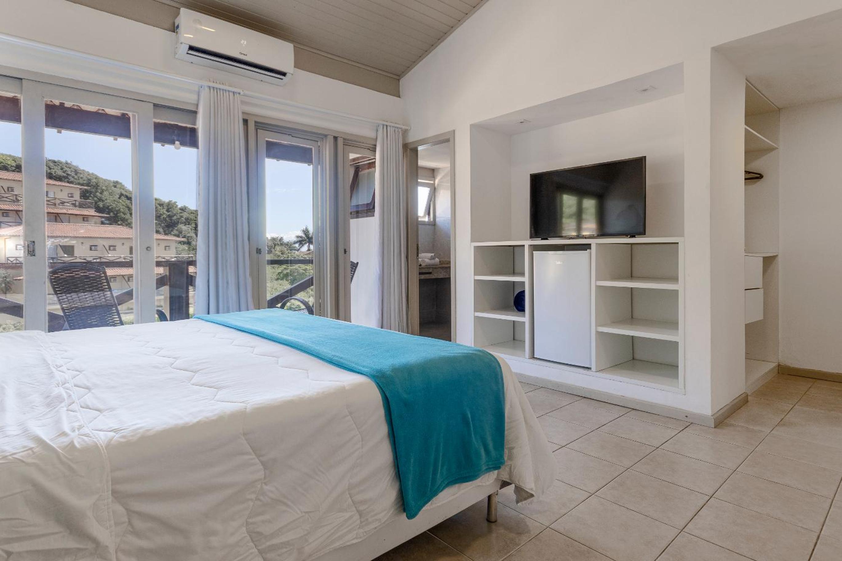 Double Room with Balcony and Sea View - Photo 10