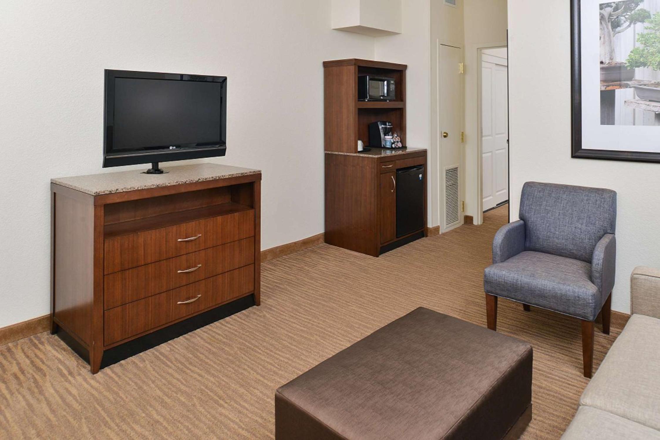 One-Bedroom King Suite with Sofa Bed - Photo 5