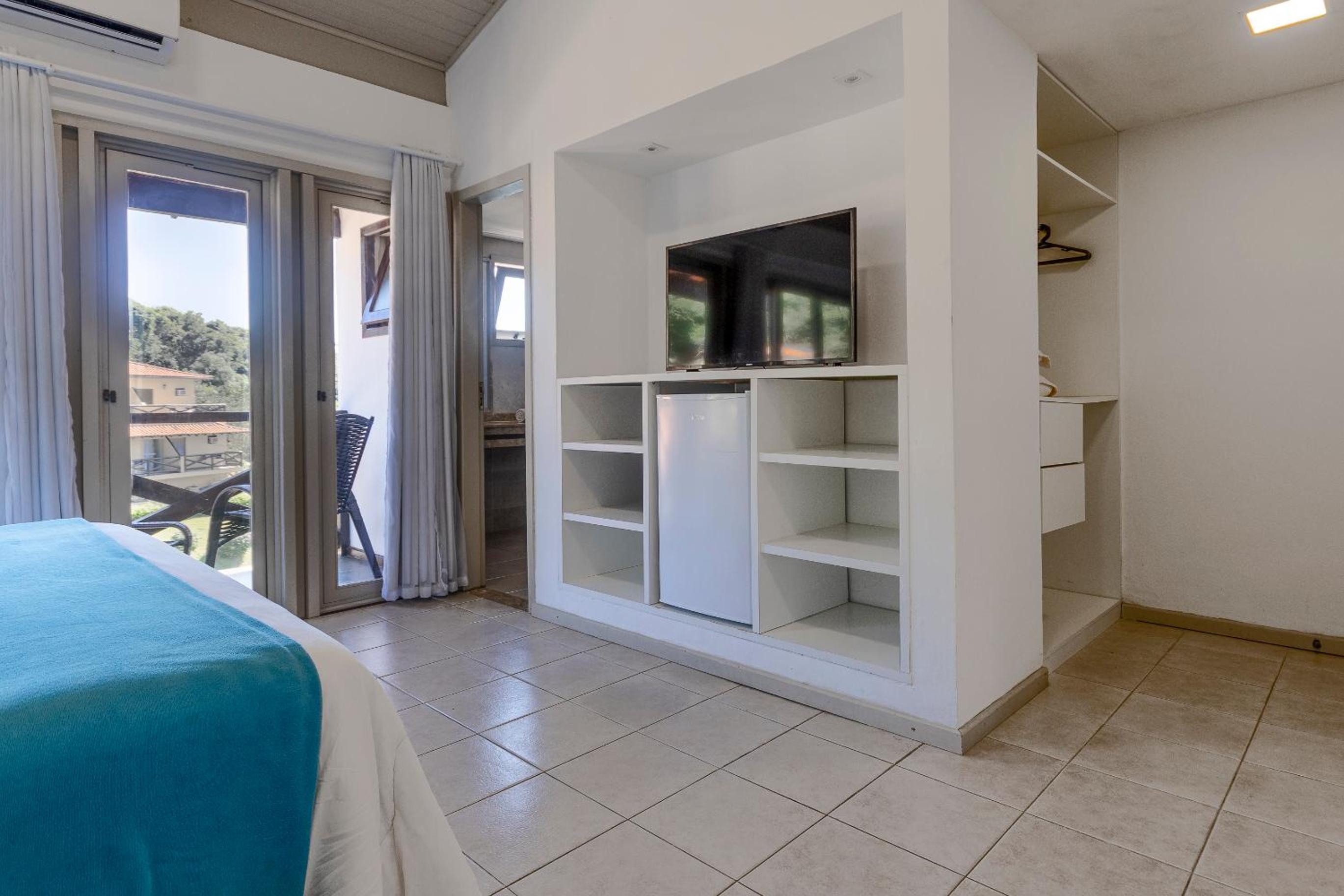 Double Room with Balcony and Sea View - Photo 8