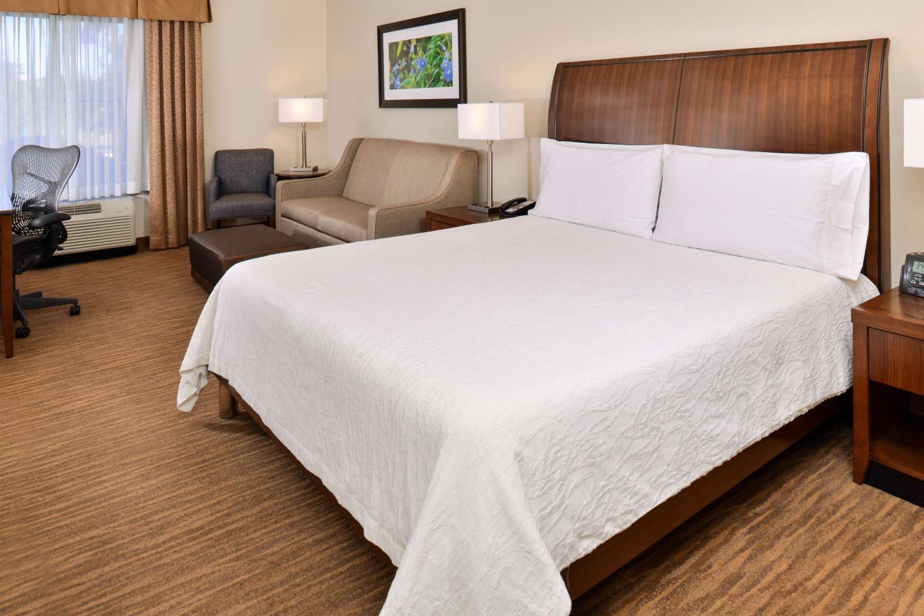 King Room with Sofa Bed - Photo 1