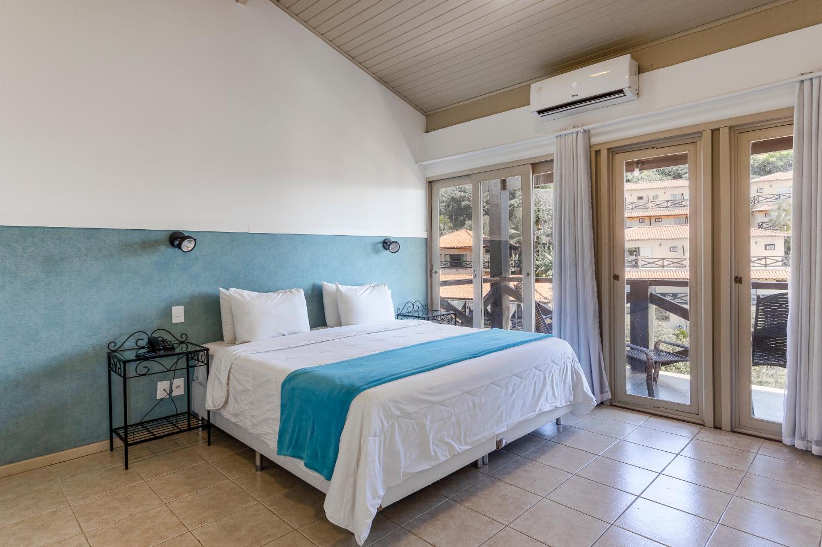 Double Room with Balcony and Sea View - Photo 21