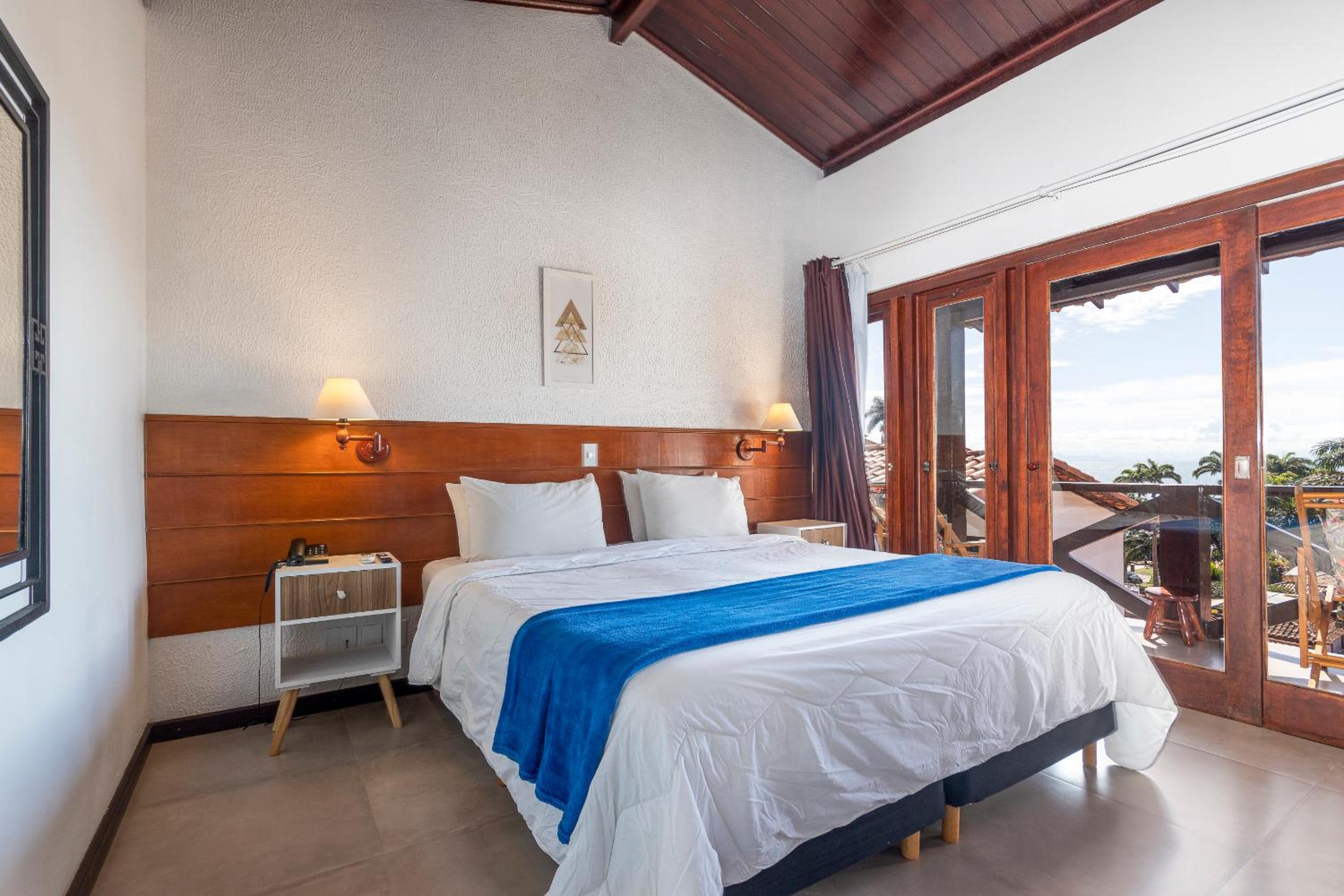 Double Room with Balcony and Sea View - Photo 5