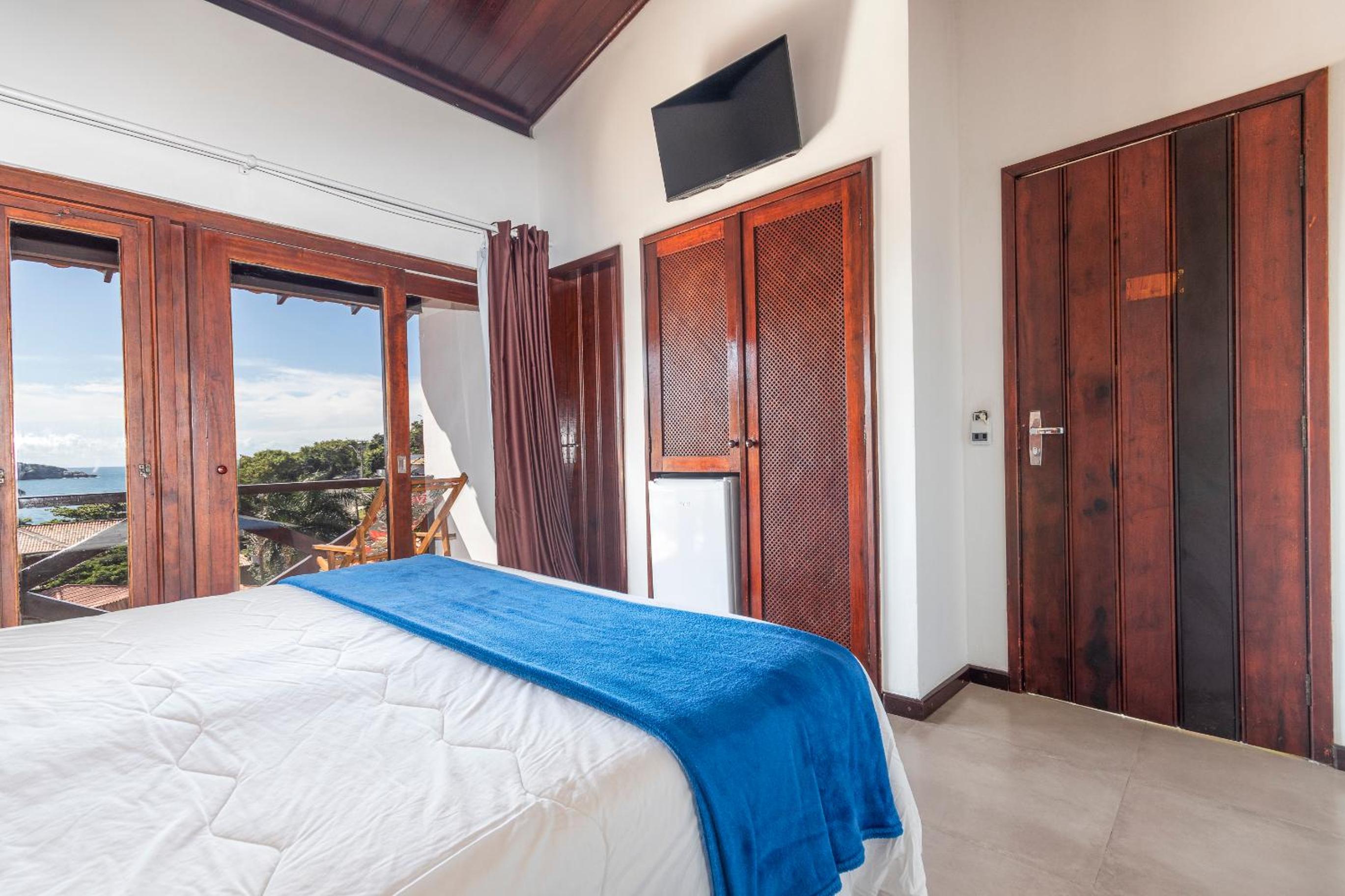 Double Room with Balcony and Sea View - Photo 19