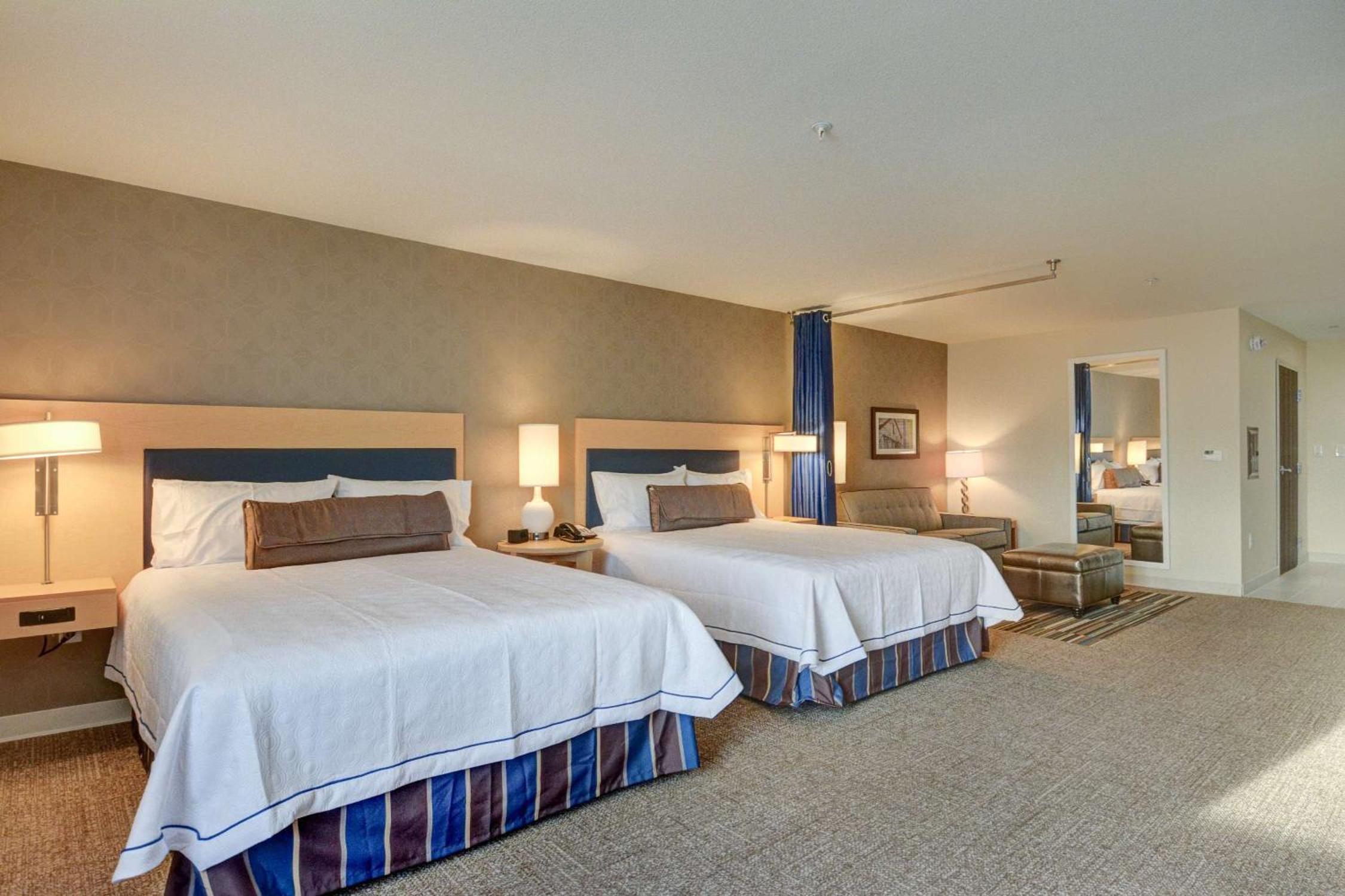 Queen Studio With Two Queen Beds - Mobility Access/Non-Smoking