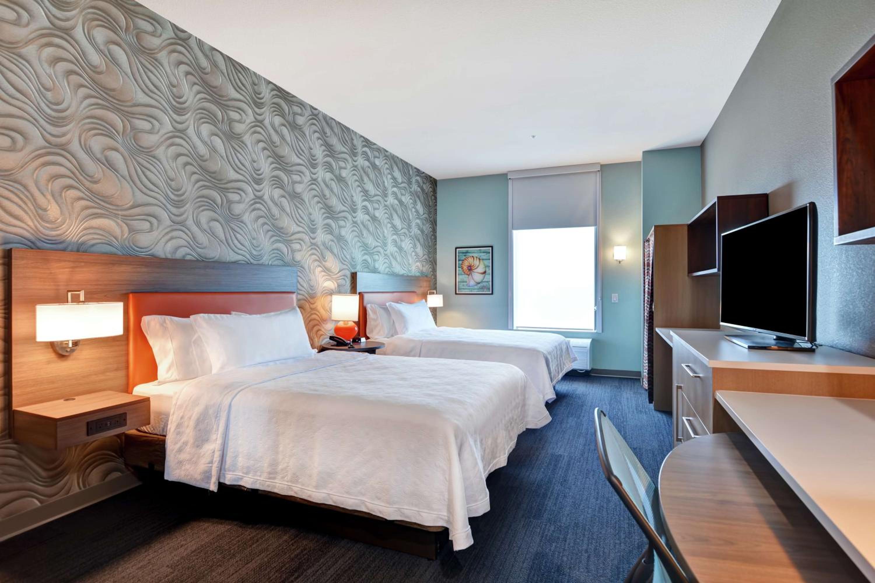 Queen Studio with Two Queen Beds - Non-Smoking