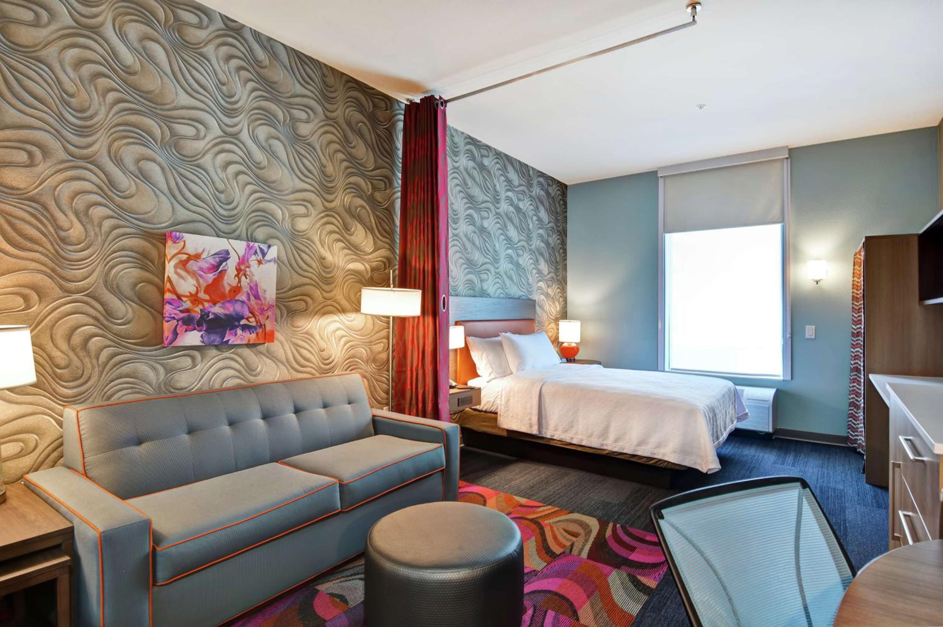 Queen Studio Suite - Hearing Access/Non-Smoking
