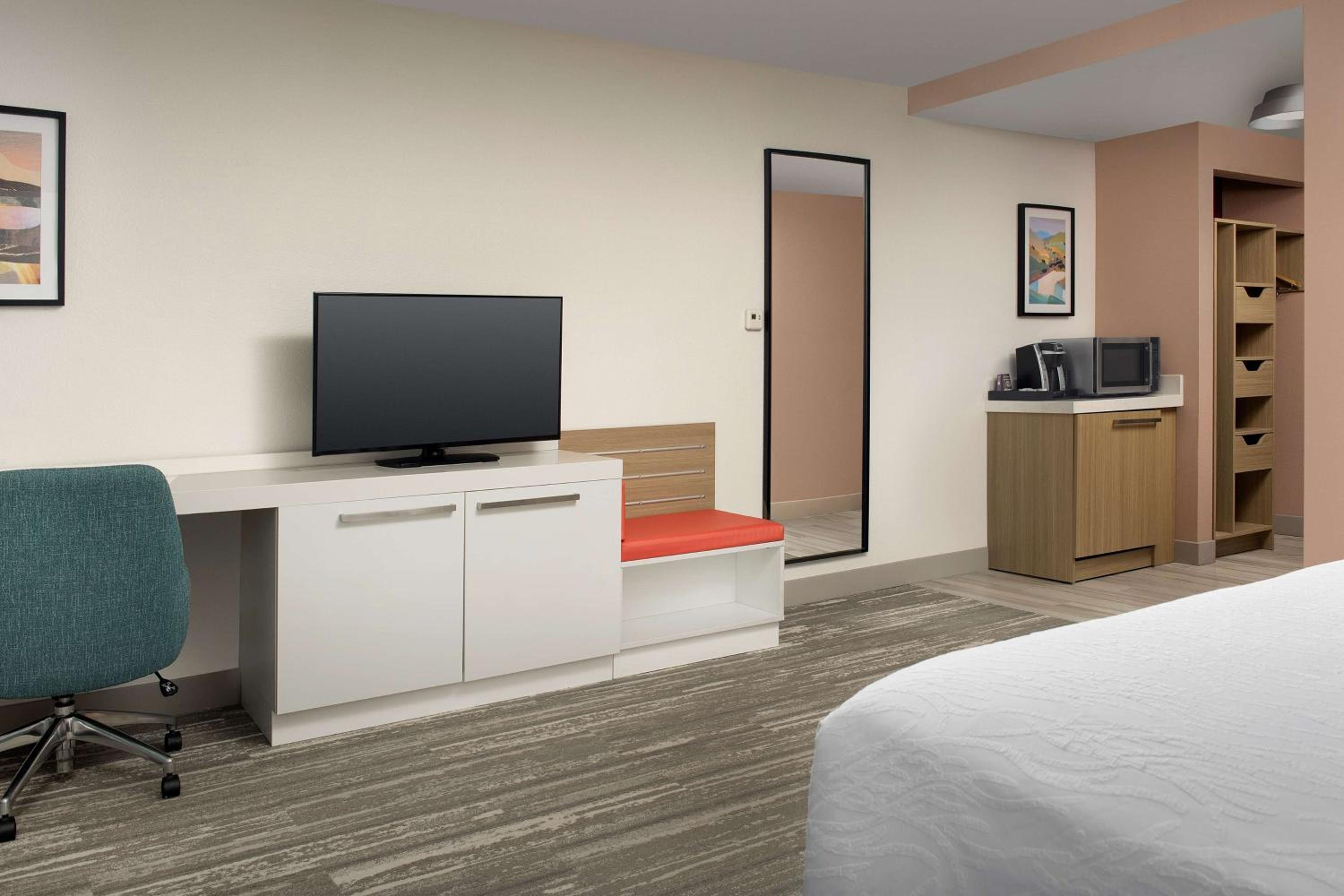King Room with Whirlpool - Photo 2