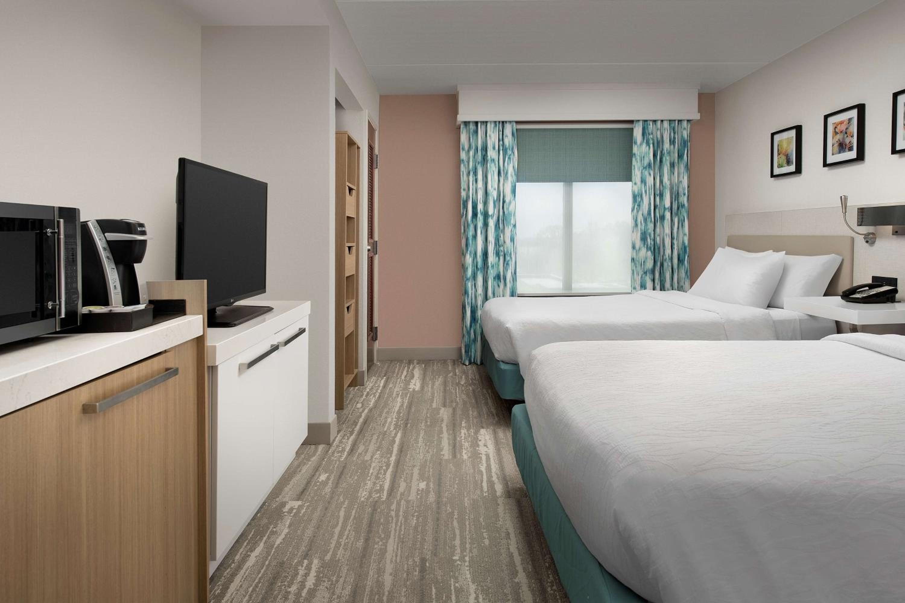 Junior Suite with Two Queen Beds - Photo 4