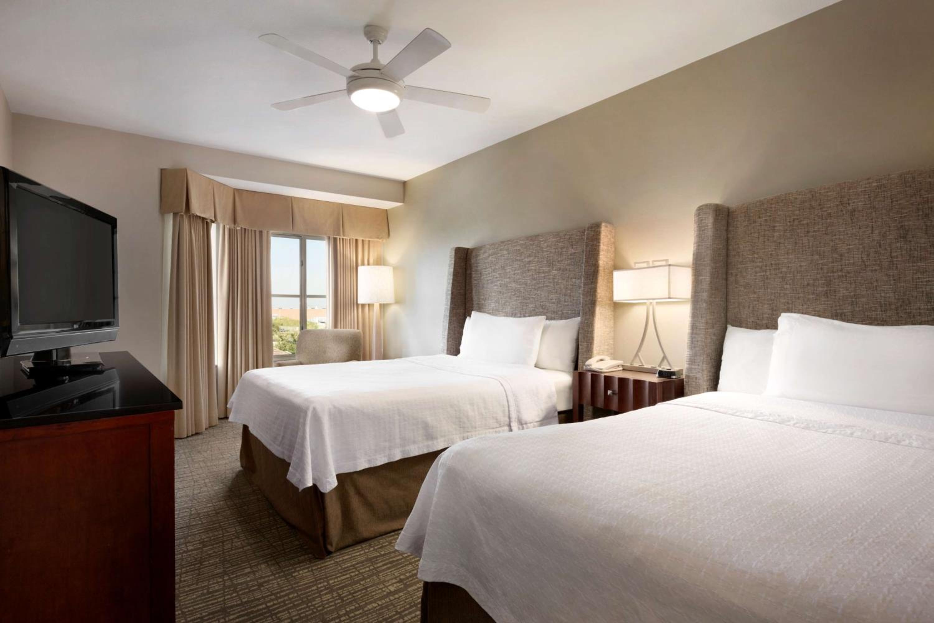 One-Bedroom Queen Suite with Two Queen Beds - Non-Smoking - Photo 1