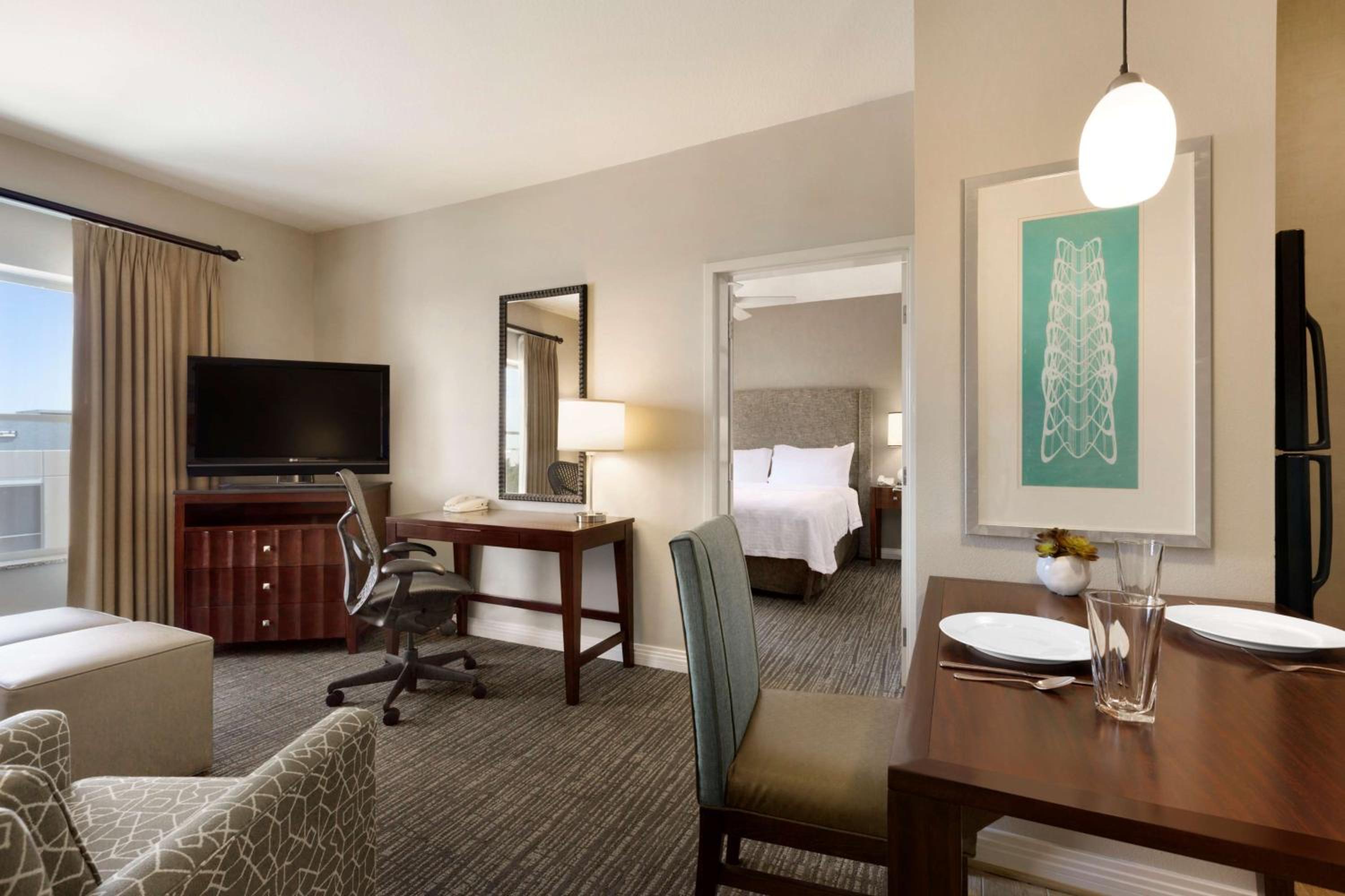 King Suite with Accessible Tub - Mobility and Hearing Access/Non-Smoking - Photo 1
