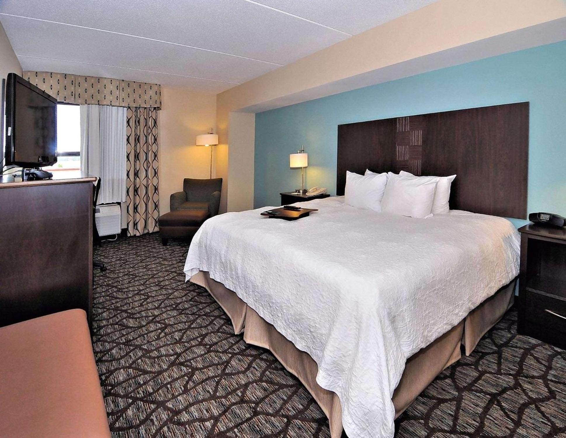 King Room with King Bed - Non-Smoking - Photo 1