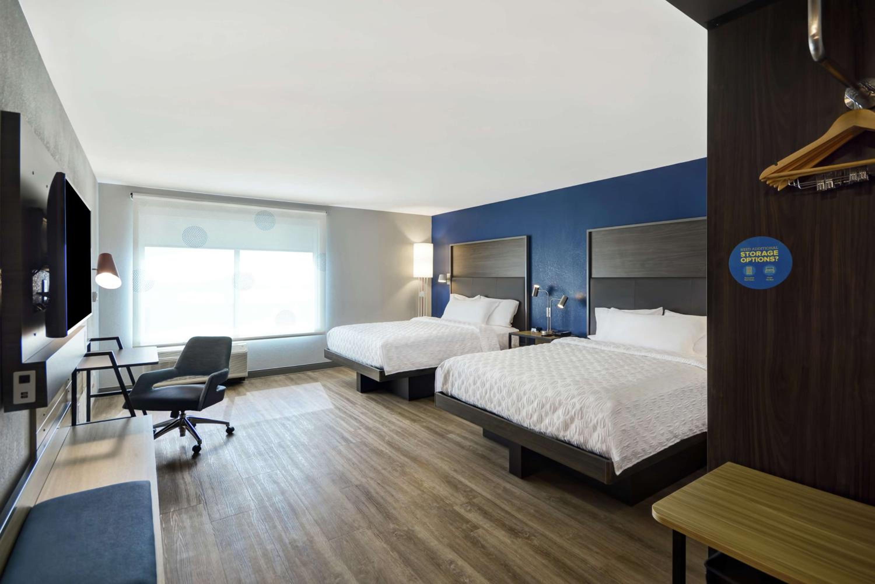 Queen Room with Two Queen Beds - Photo 1