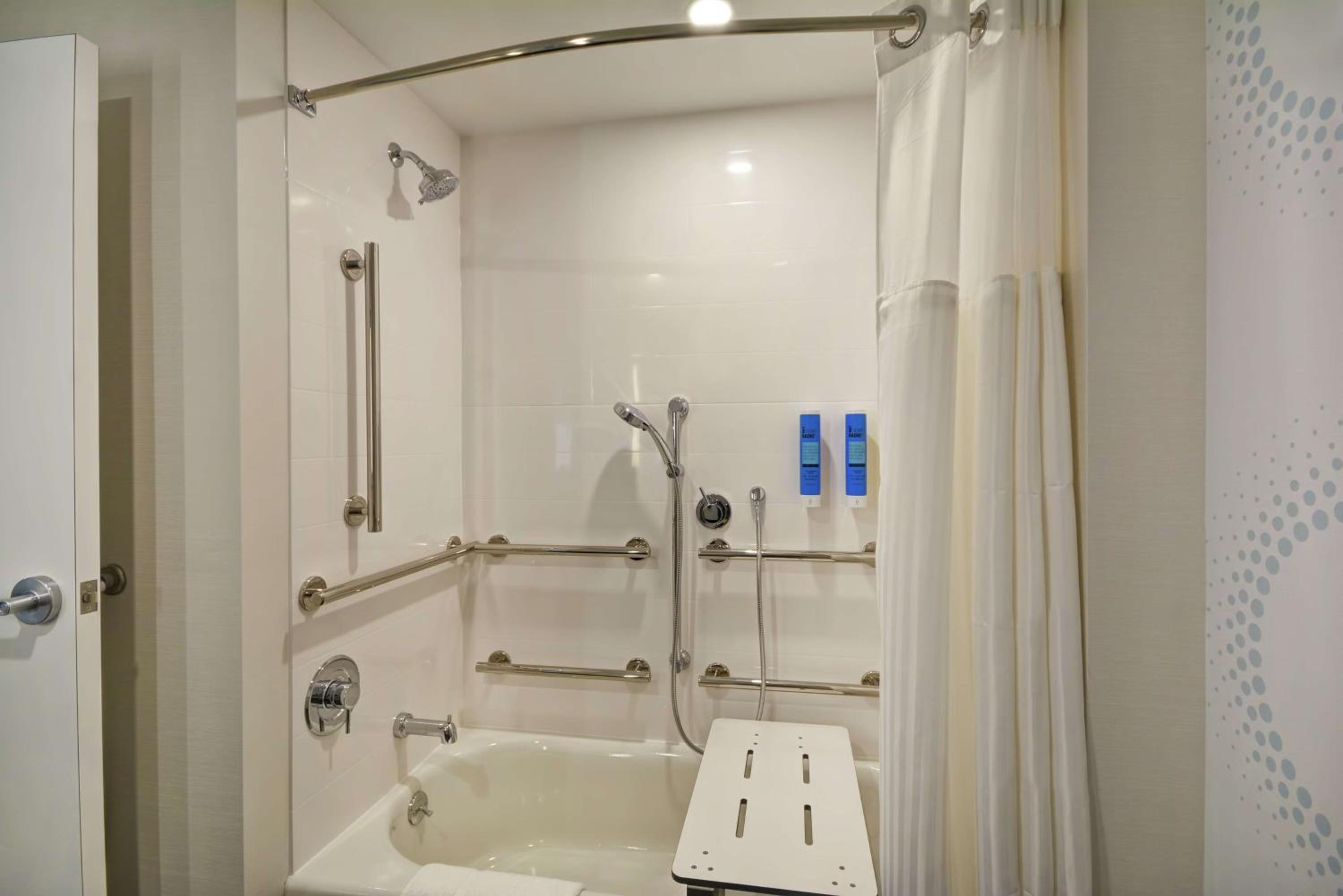 Queen Room with Two Queen Beds - Mobility and Hearing Access - Photo 4