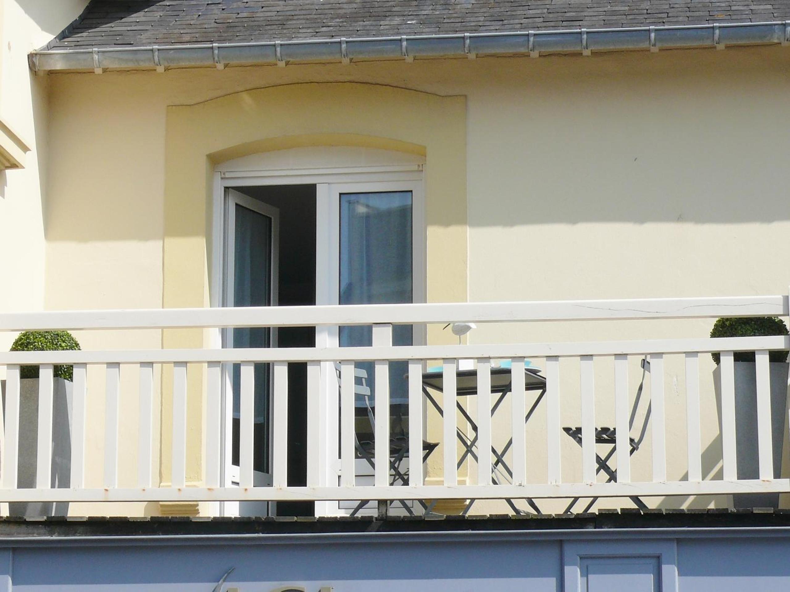 Studio with Balcony photo 3
