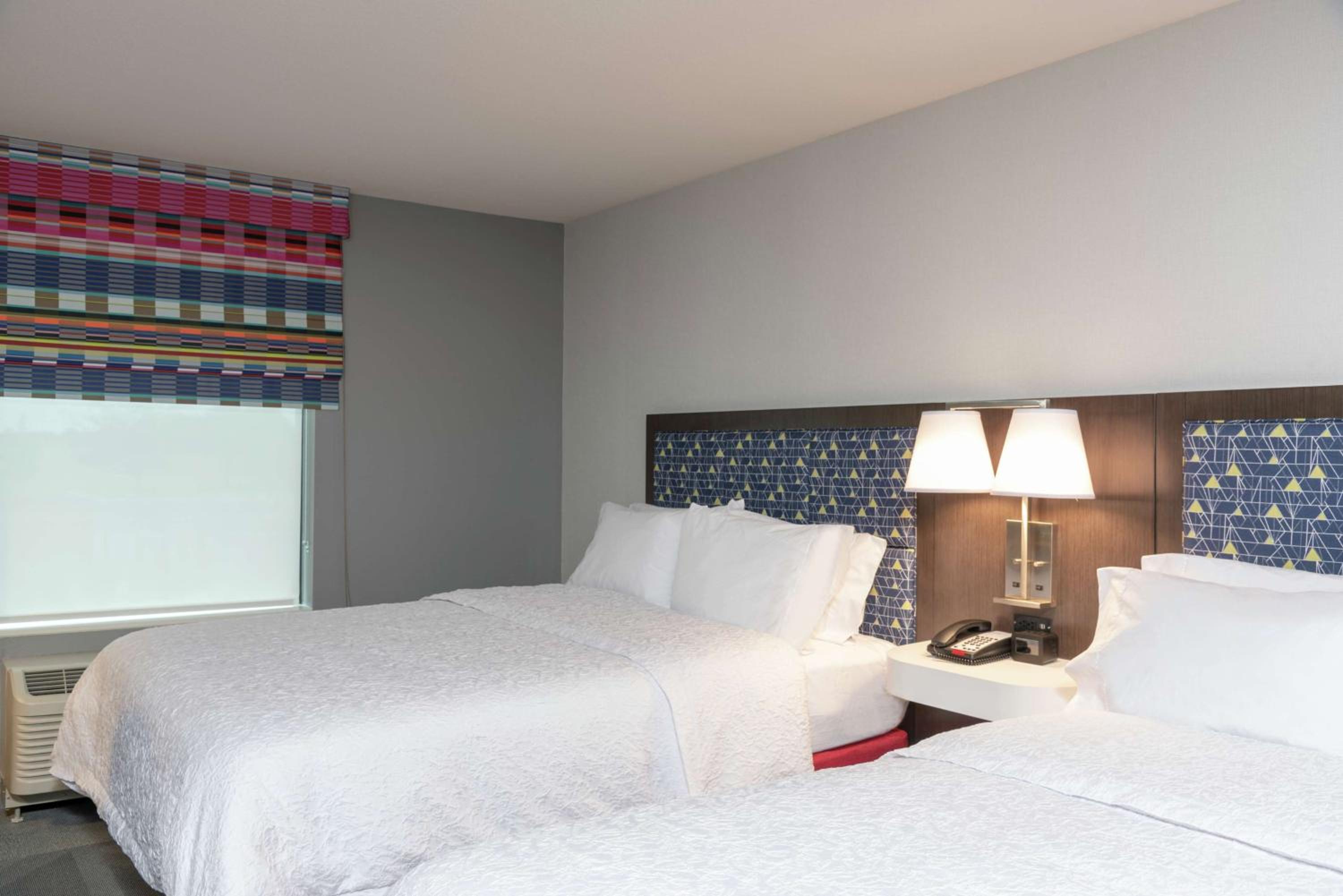 Queen Room with Two Queen Beds - Non-Smoking photo 2