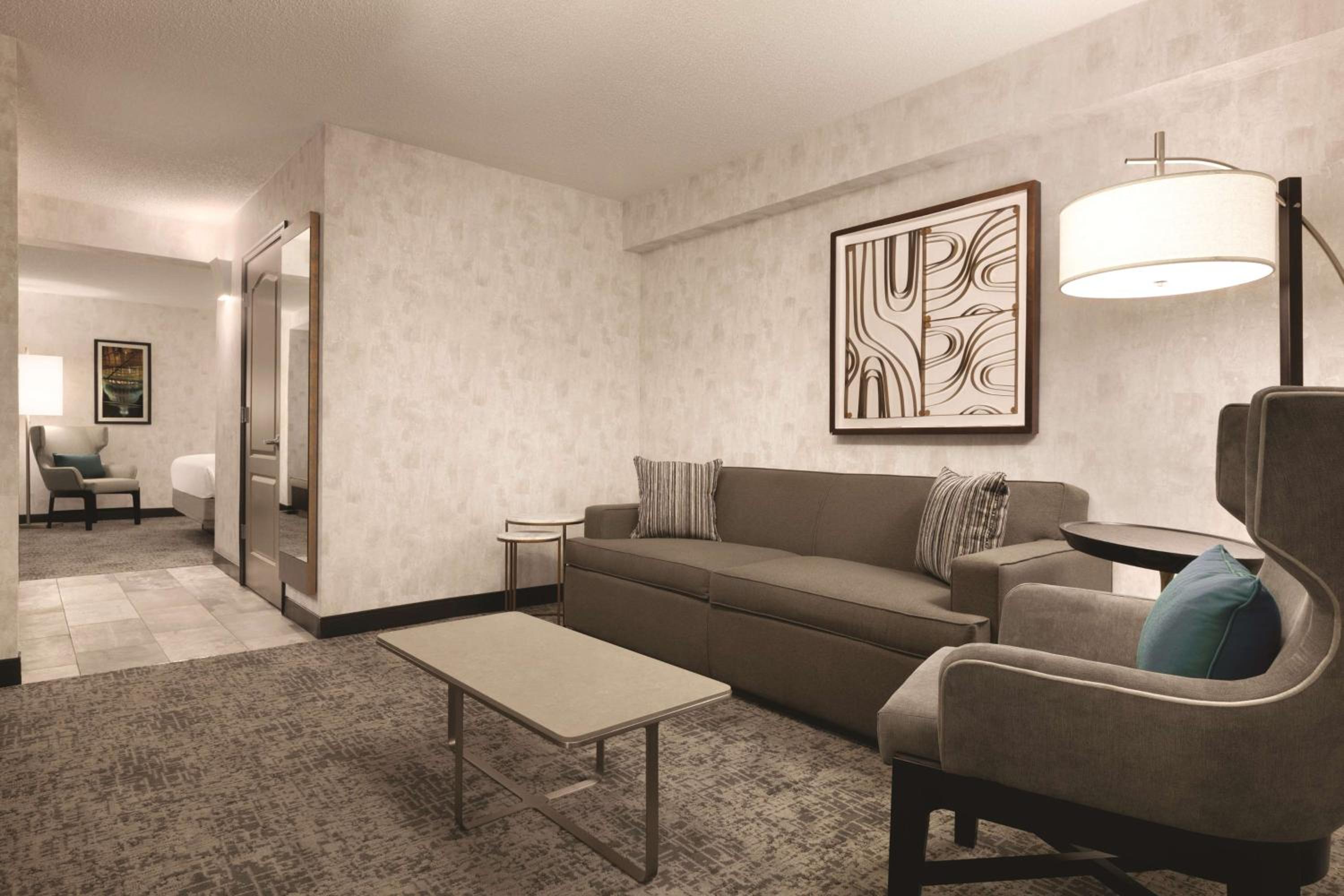 One-Bedroom King Suite - Photo 4