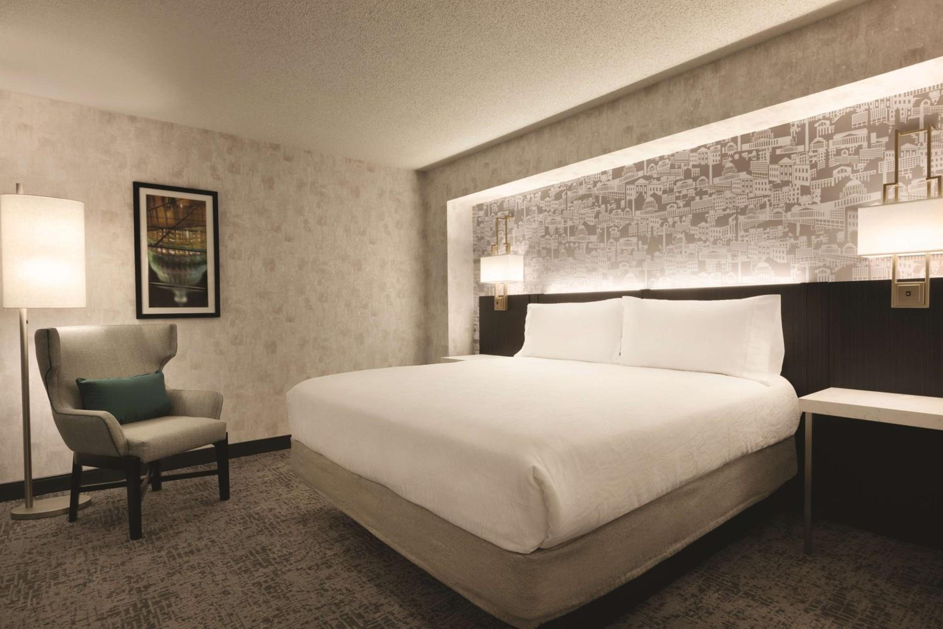 One-Bedroom King Suite - Photo 3