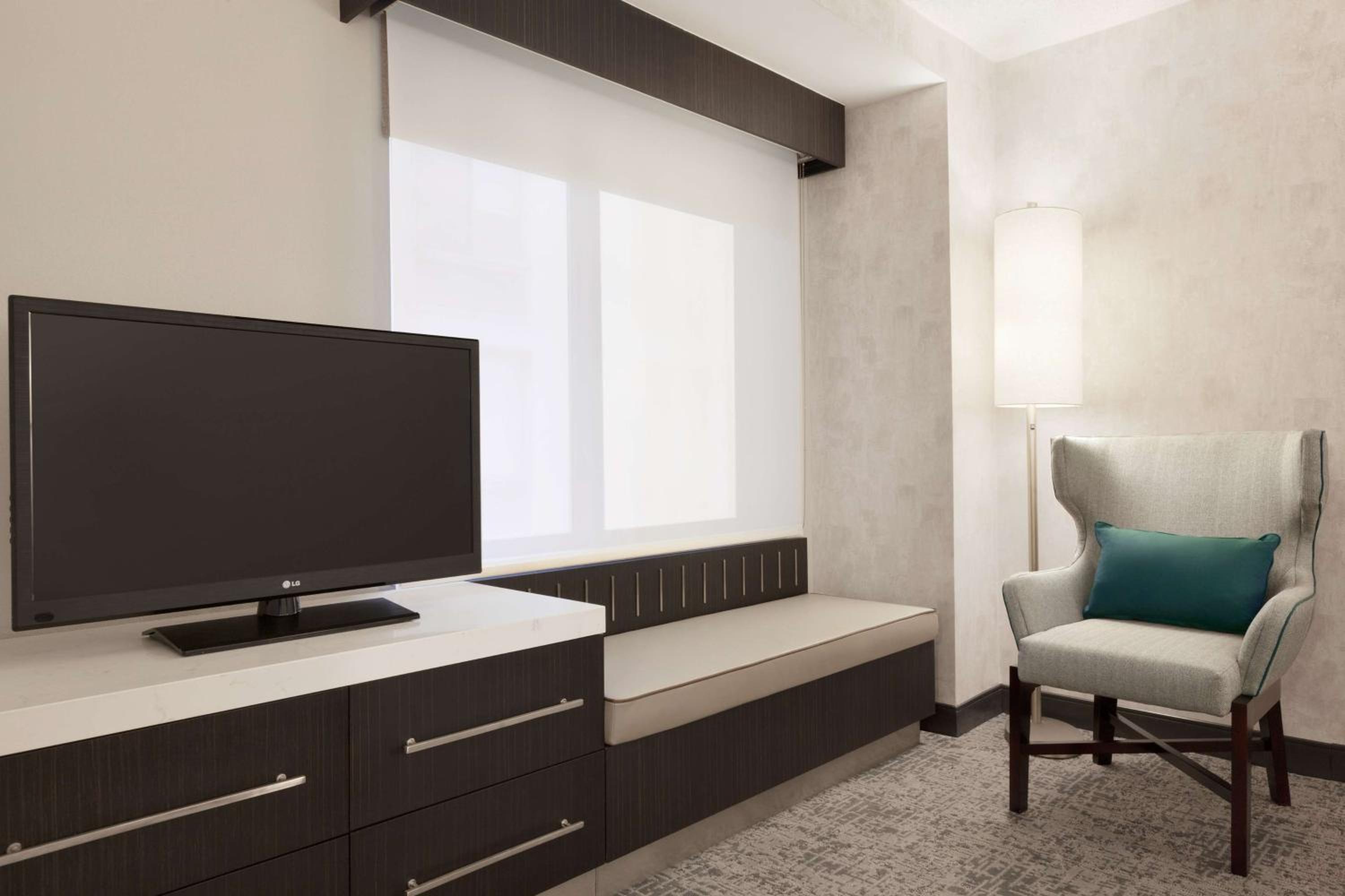One-Bedroom King Suite - Photo 5