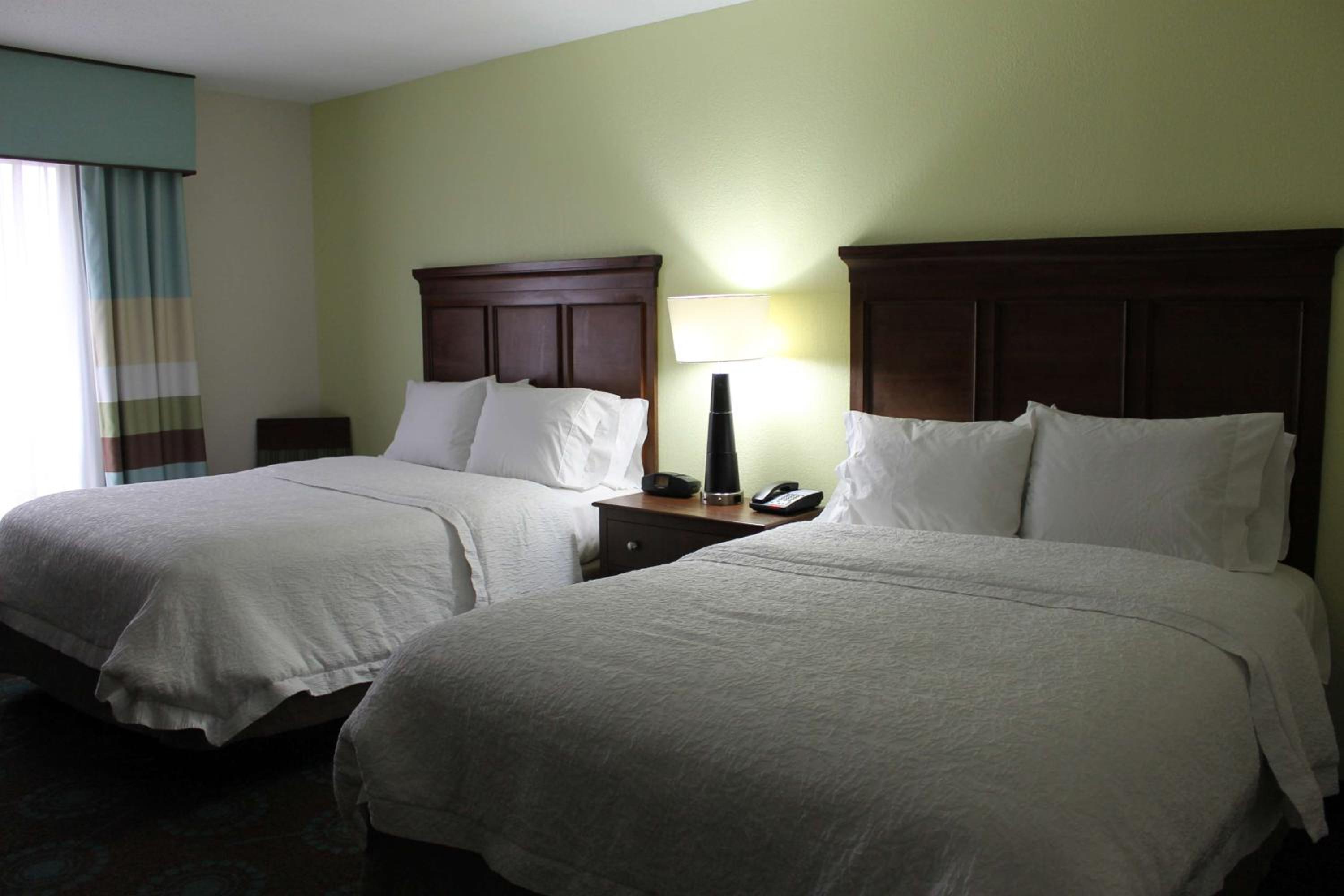 Room with Two Queen Beds - Non-Smoking - Photo 2