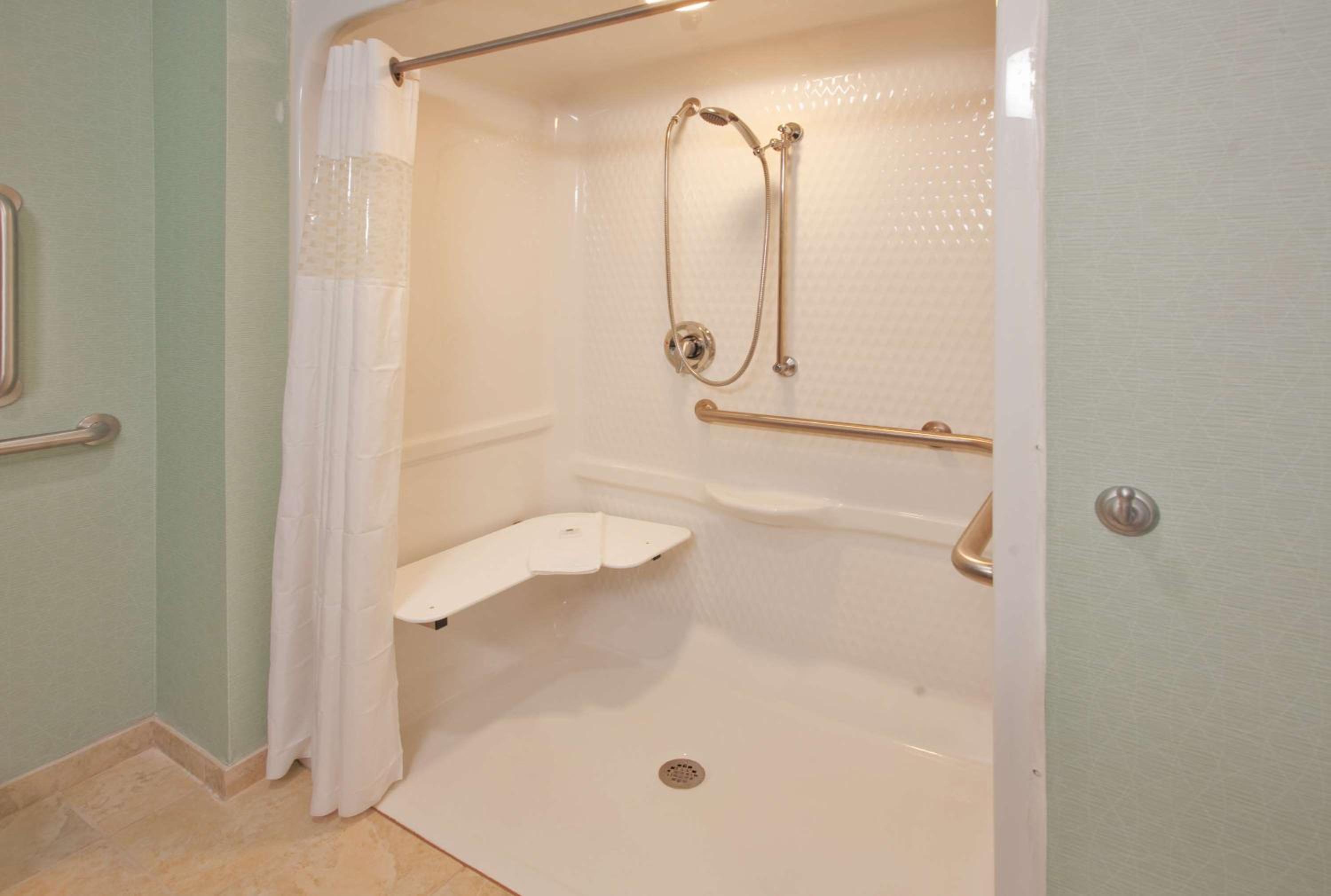 Queen Room with Two Queen Beds - Mobility and Hearing Access/Non-Smoking - Photo 5