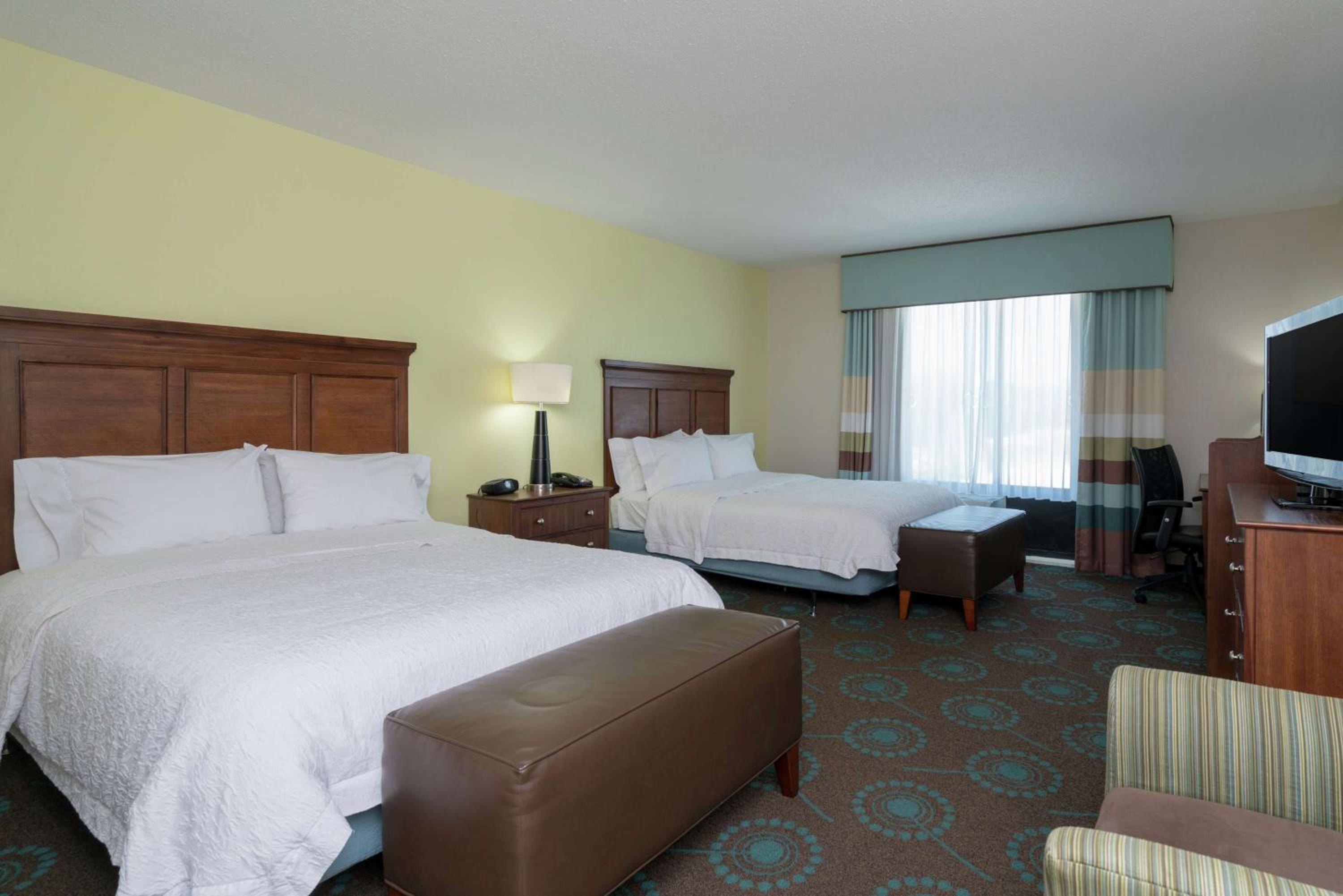 Room with Two Queen Beds - Non-Smoking - Photo 5