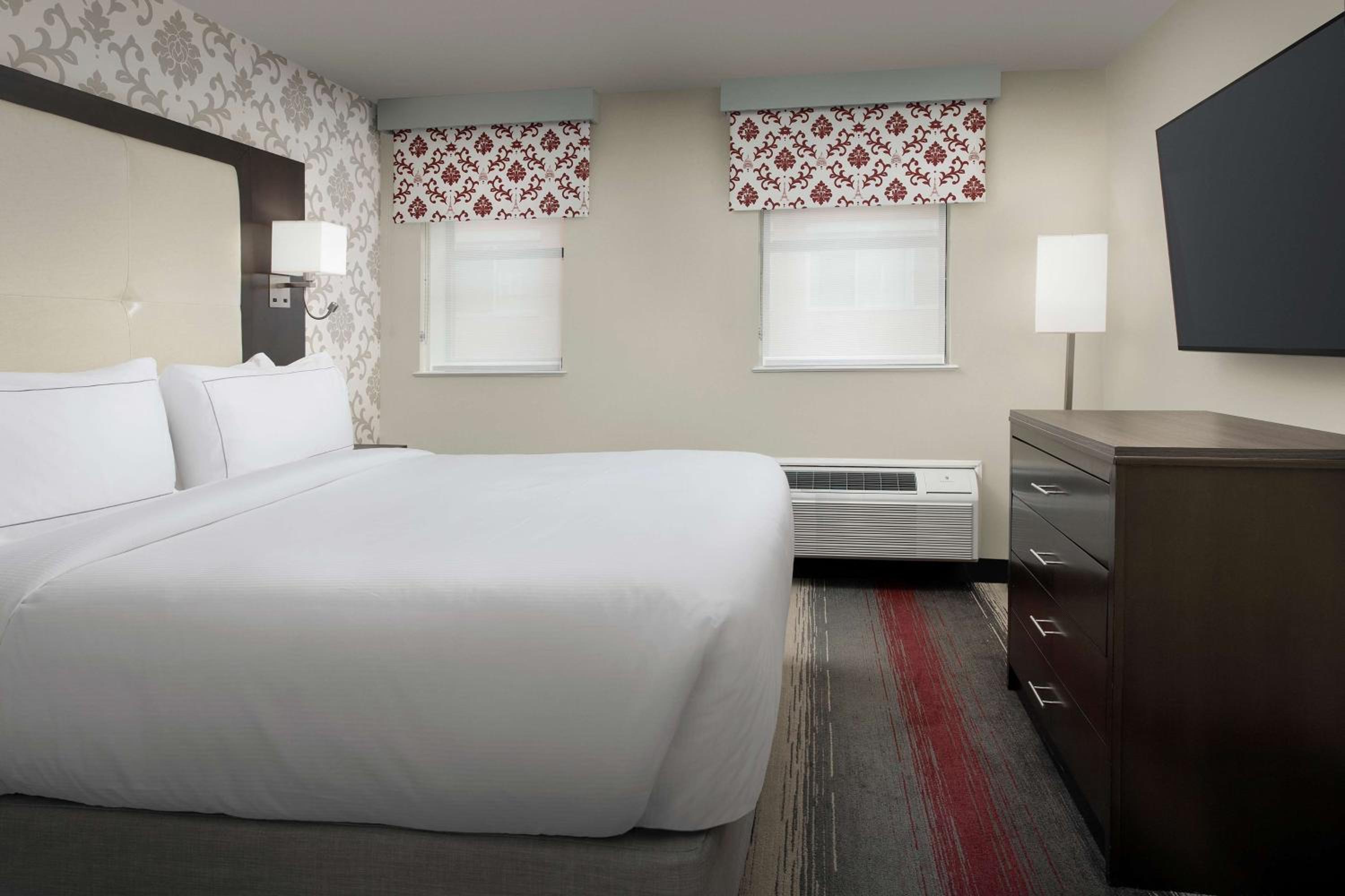 King Suite - Photo 3