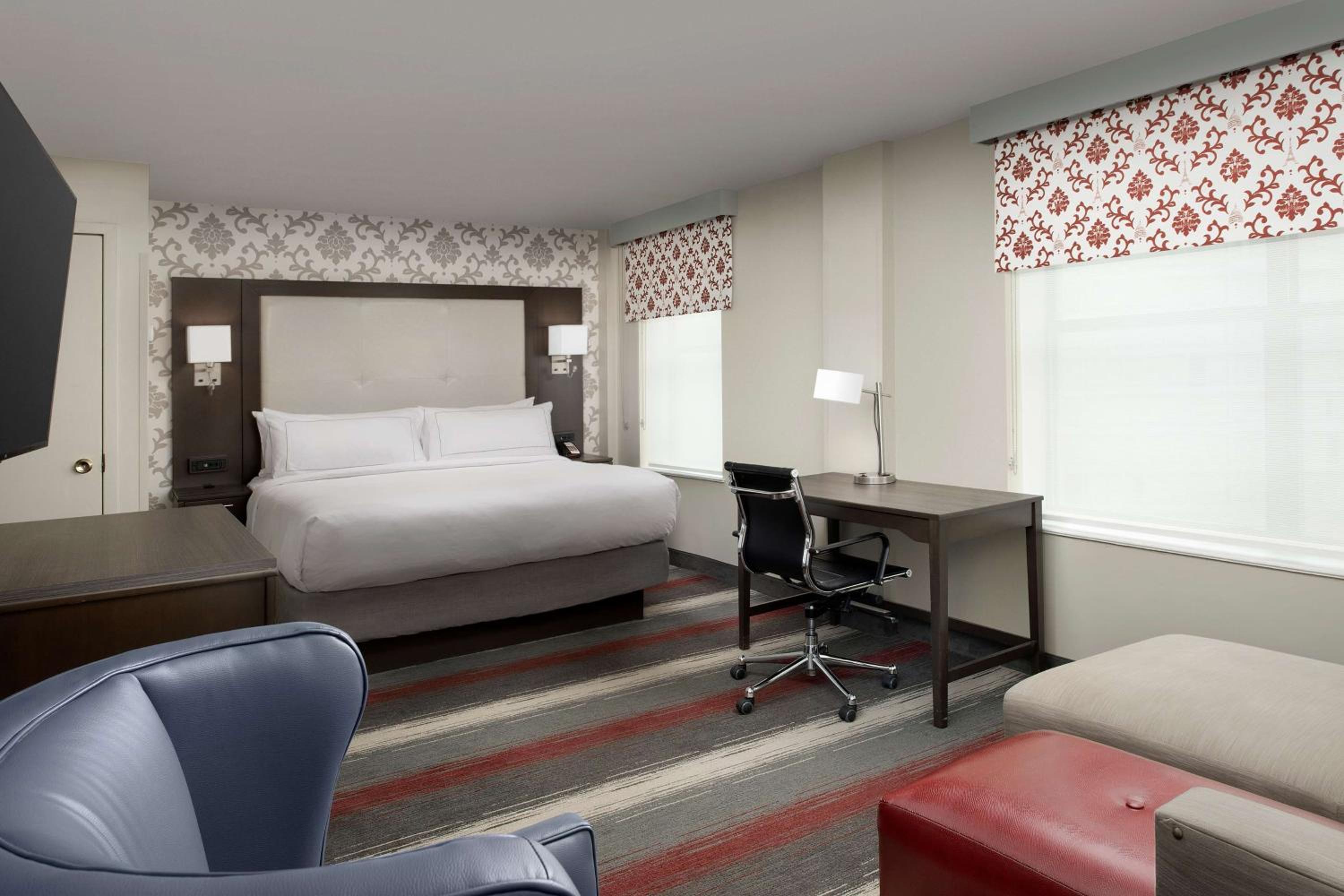 Deluxe King Room - Photo 4