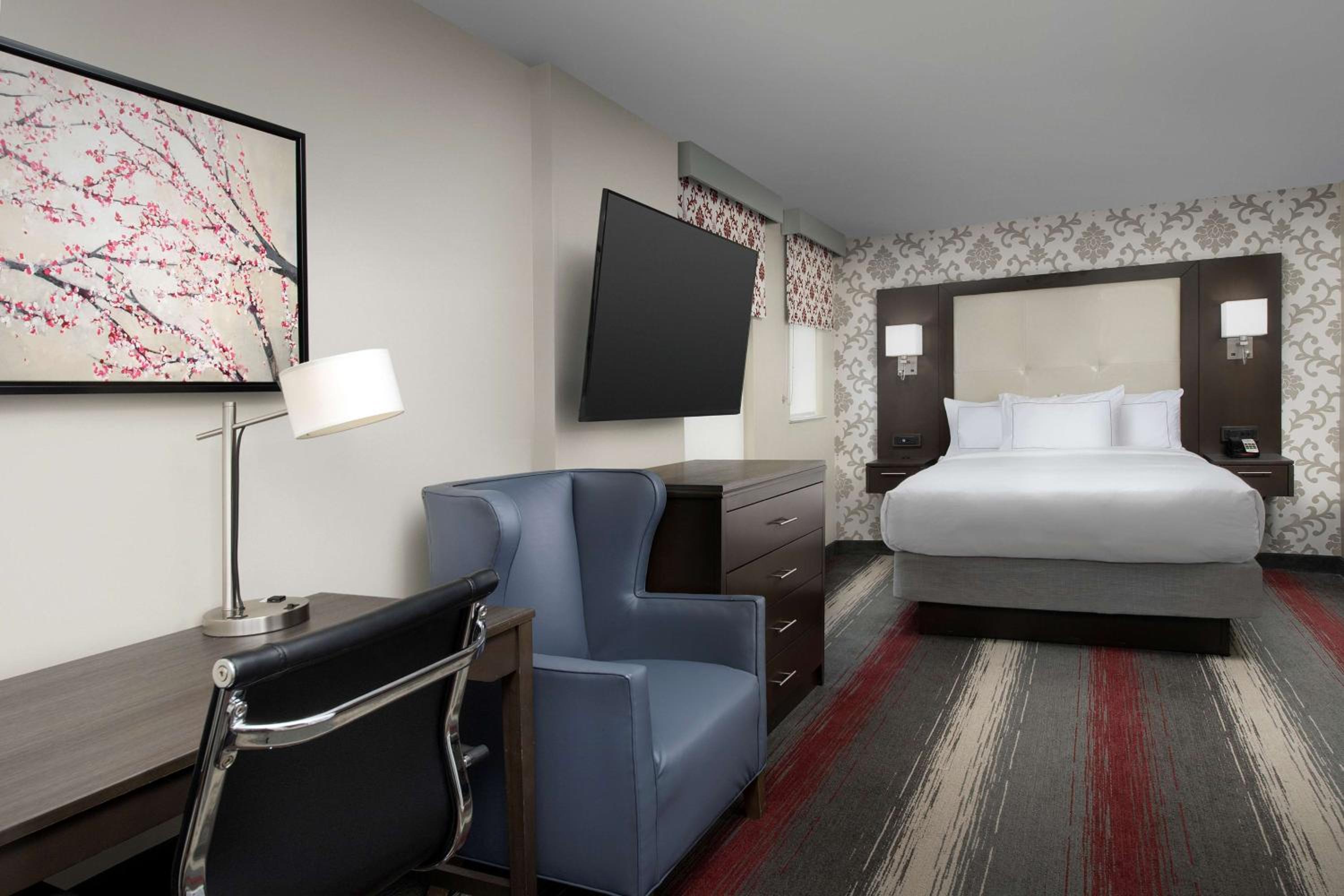 Deluxe Queen Room - Photo 5