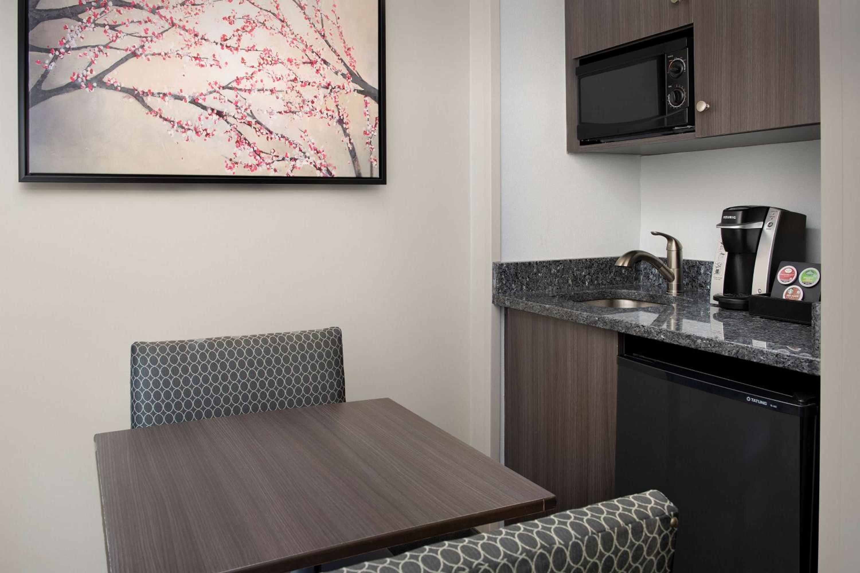 Deluxe King Room - Photo 2