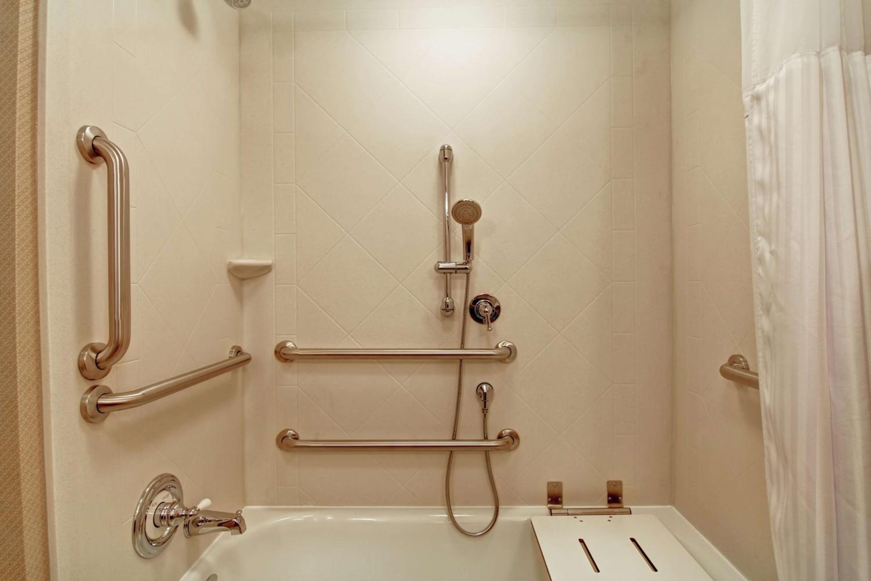 King Room with Tub - Mobility and Hearing Access photo 2