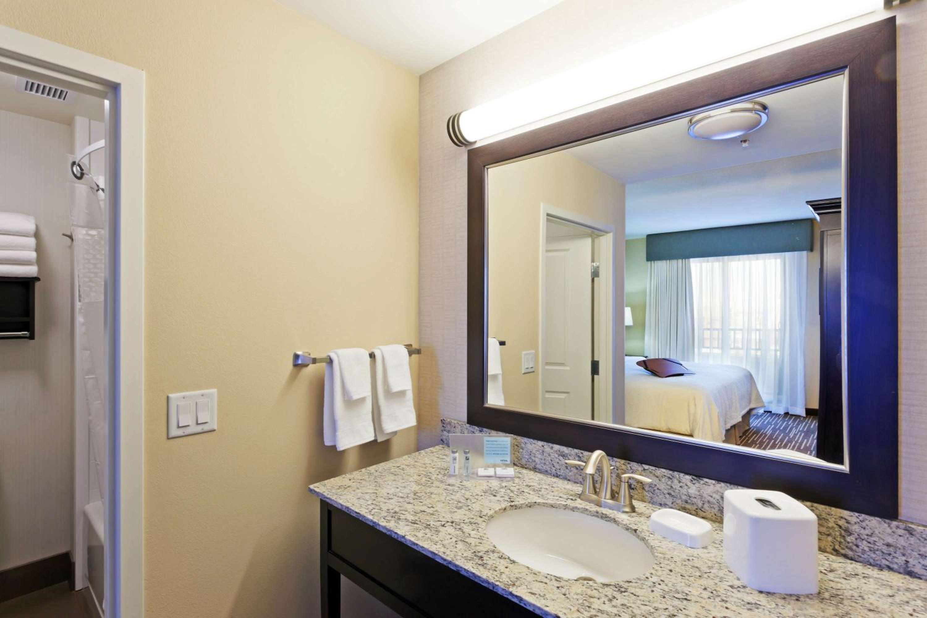 King Studio Suite - Non-Smoking - Photo 5