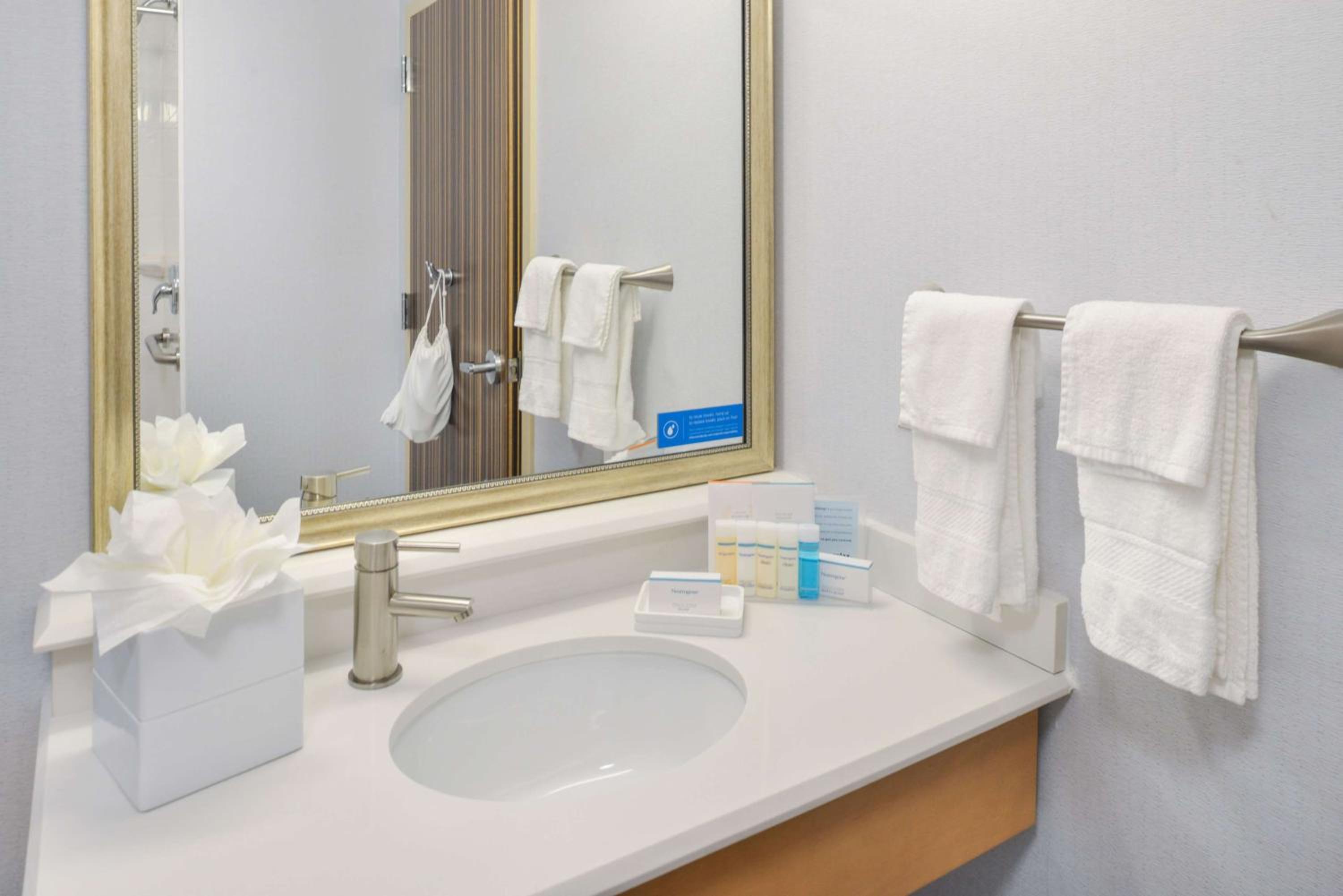 King Room - Mobility Accessible/Non-Smoking