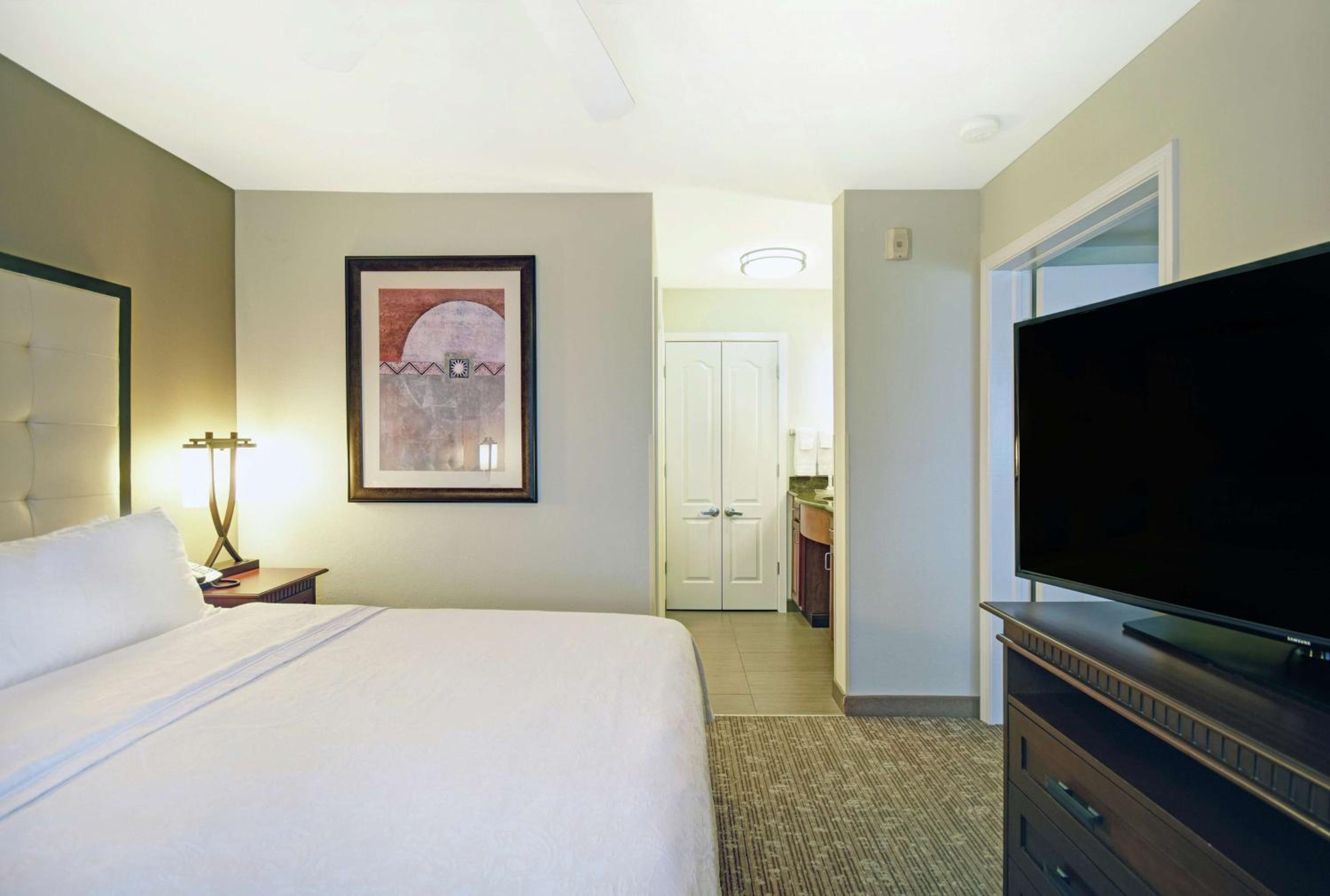 One-Bedroom King Suite - Non-Smoking - Photo 3