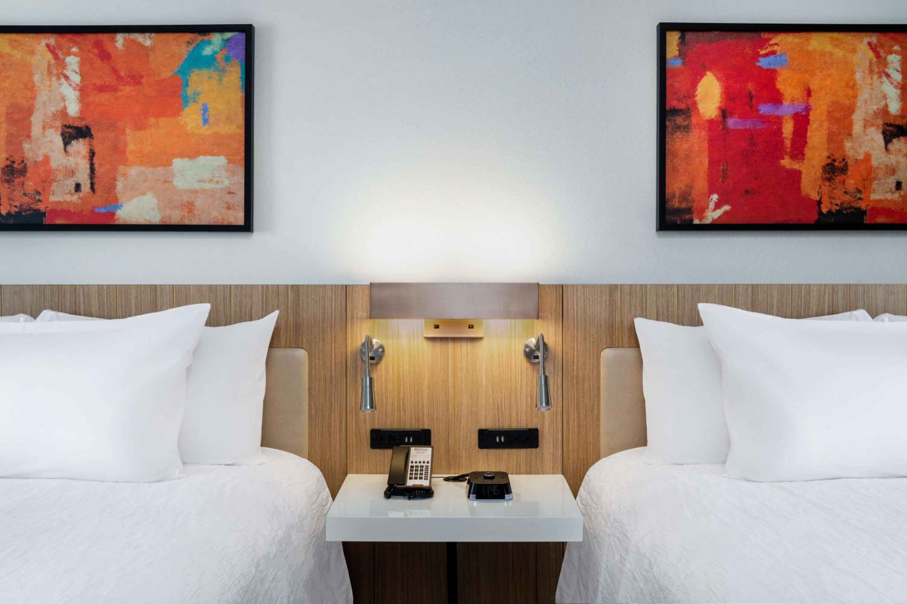 Queen Room with Two Queen Beds - Photo 2