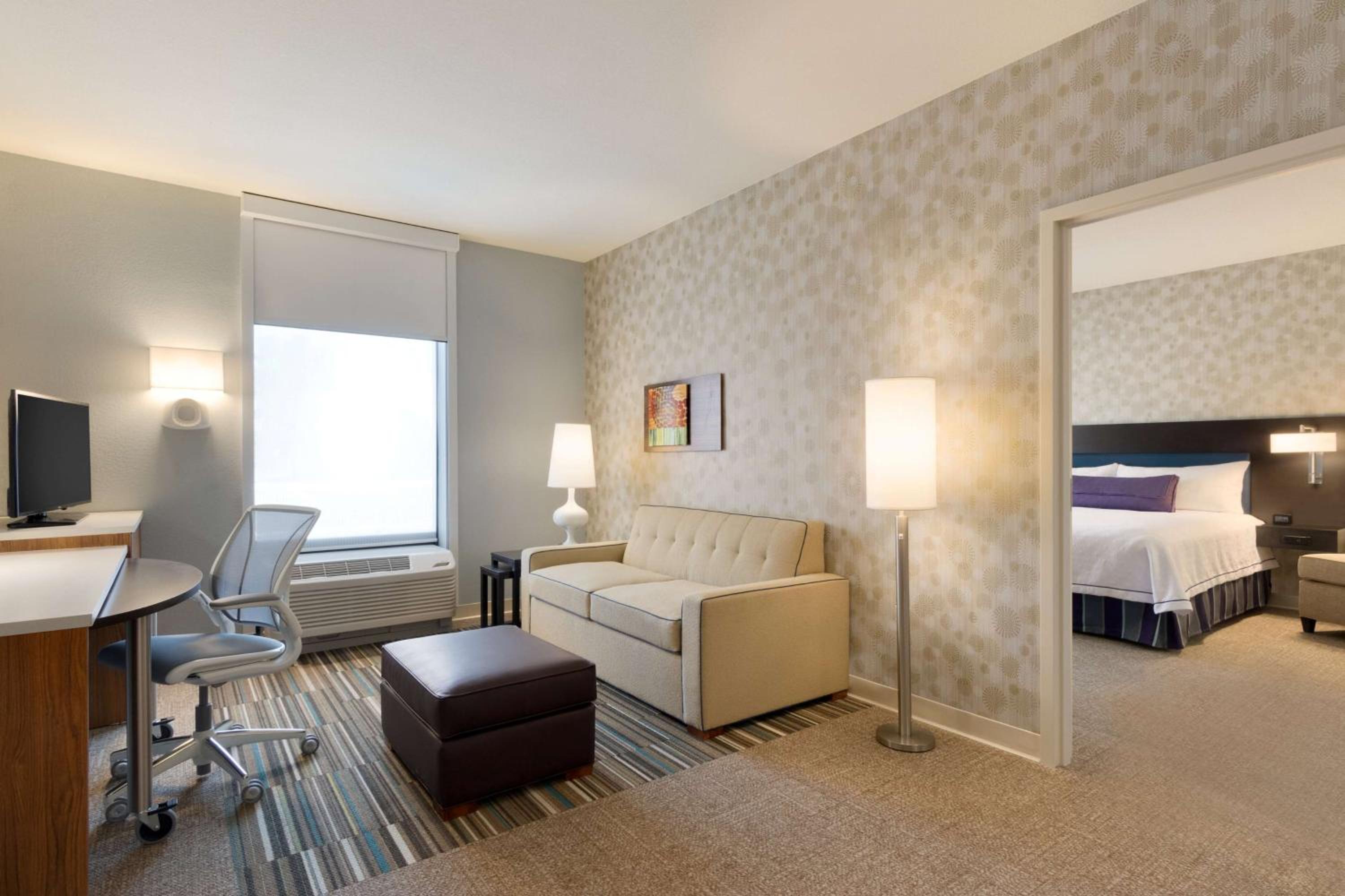 One-Bedroom King Suite - Non-Smoking