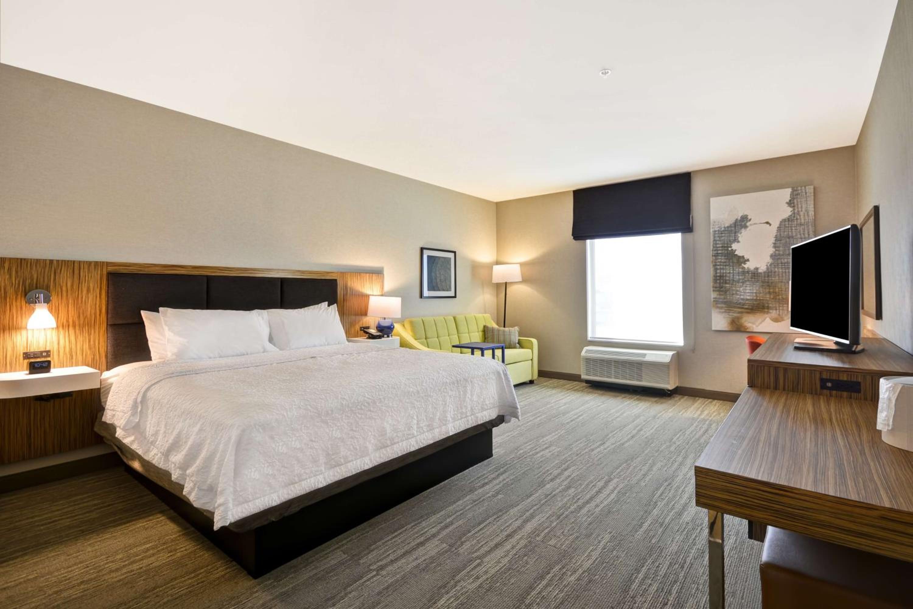 King Room with Sofa Bed - Non-Smoking - Photo 1