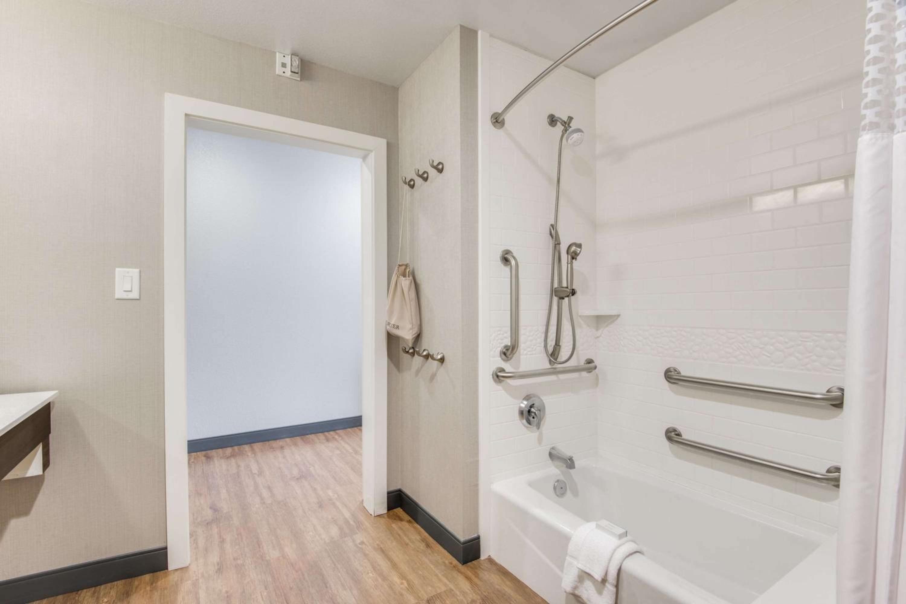 Queen Room with Two Queen Beds - Mobility and Hearing Access/Non-Smoking