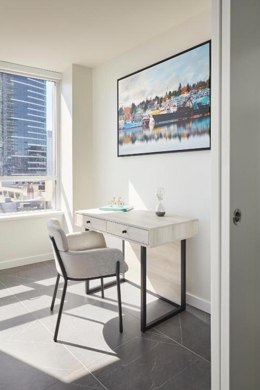 Deluxe One Bedroom Suite with Office