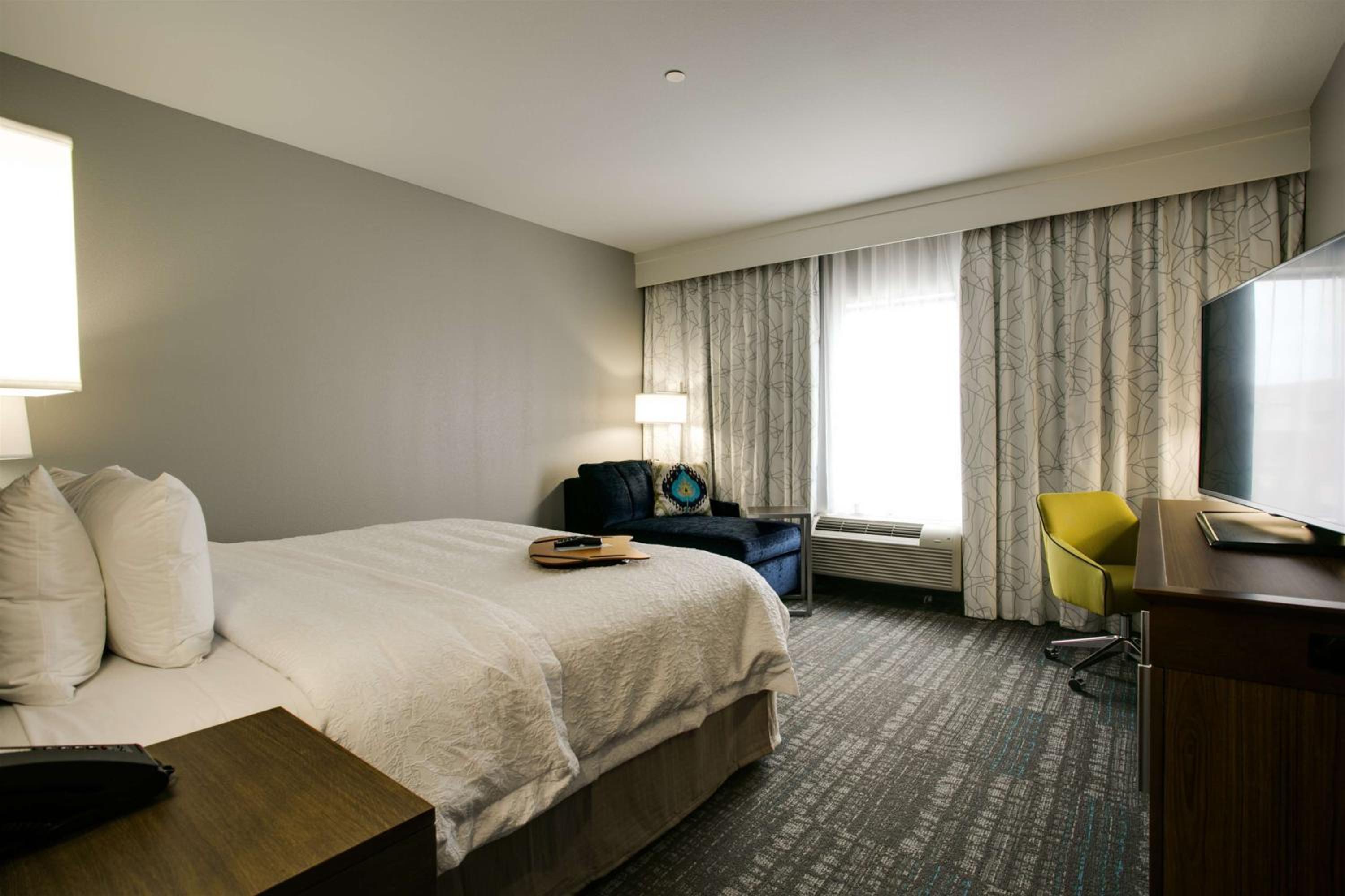 King Room - Non-Smoking photo 3