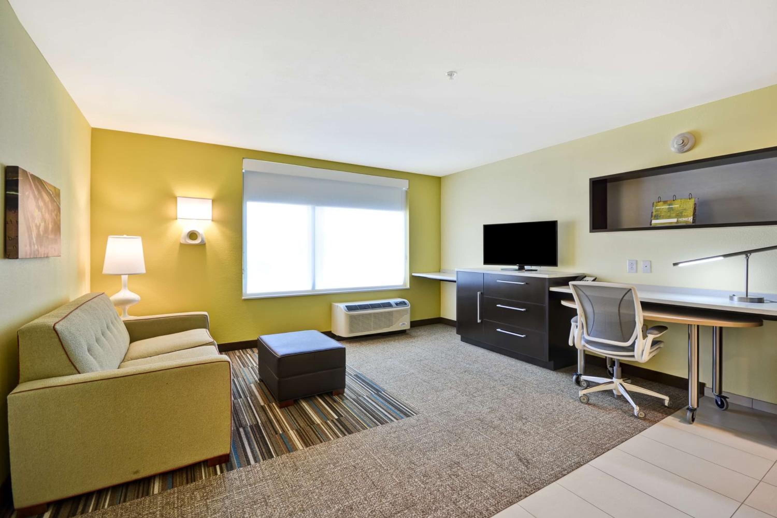 One-Bedroom King Suite - Non-Smoking