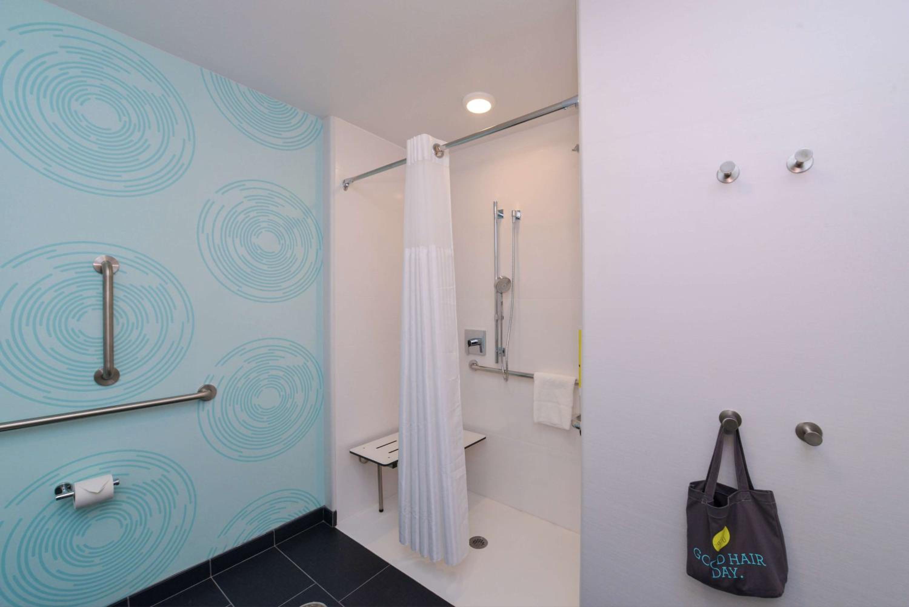 King Room with Roll-In Shower - Mobility and Hearing Access - Photo 2