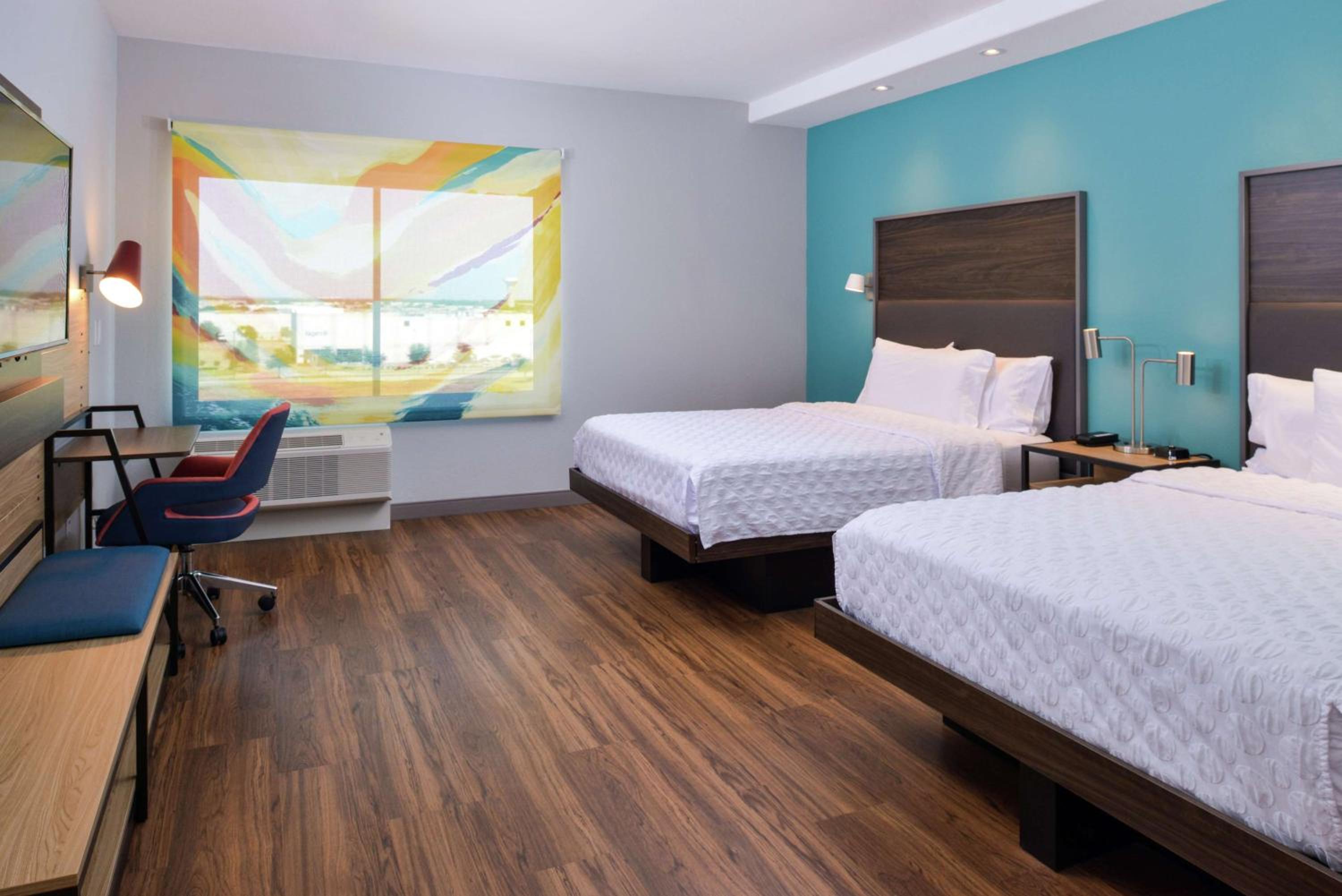 Queen Room with Two Queen Beds - Mobility Access - Photo 2