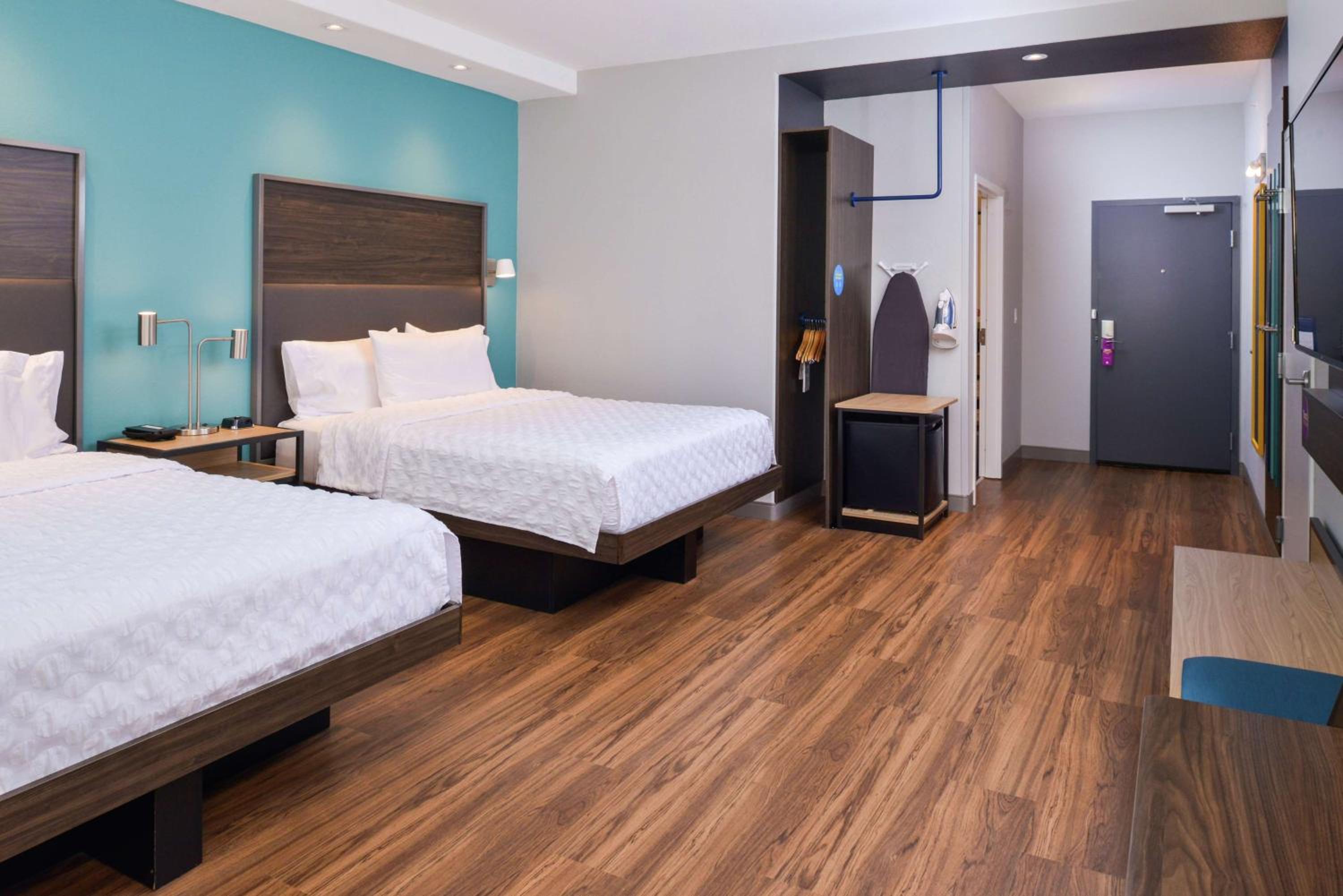 Queen Room with Two Queen Beds - Mobility Access - Photo 3